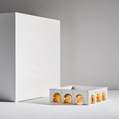 Centro de mesa mediano Sophia de cerámica blanca y detalles en oro de 24 quilates hecho a mano