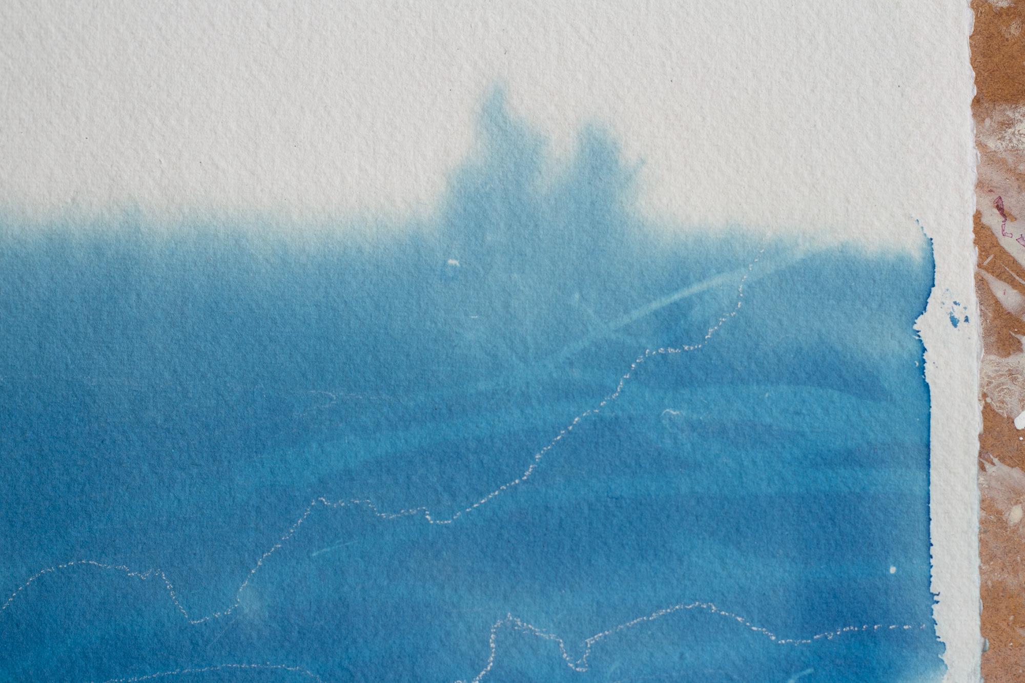 'Omvetya V (Ciprés, Niebla)'
Obra de arte original. Sin enmarcar
______________
Niebla a lo largo de la costa, oscureciendo los límites entre la tierra, el aire y el océano. Recuerdo las piedras desgastadas, el suave chapoteo de la danza de las