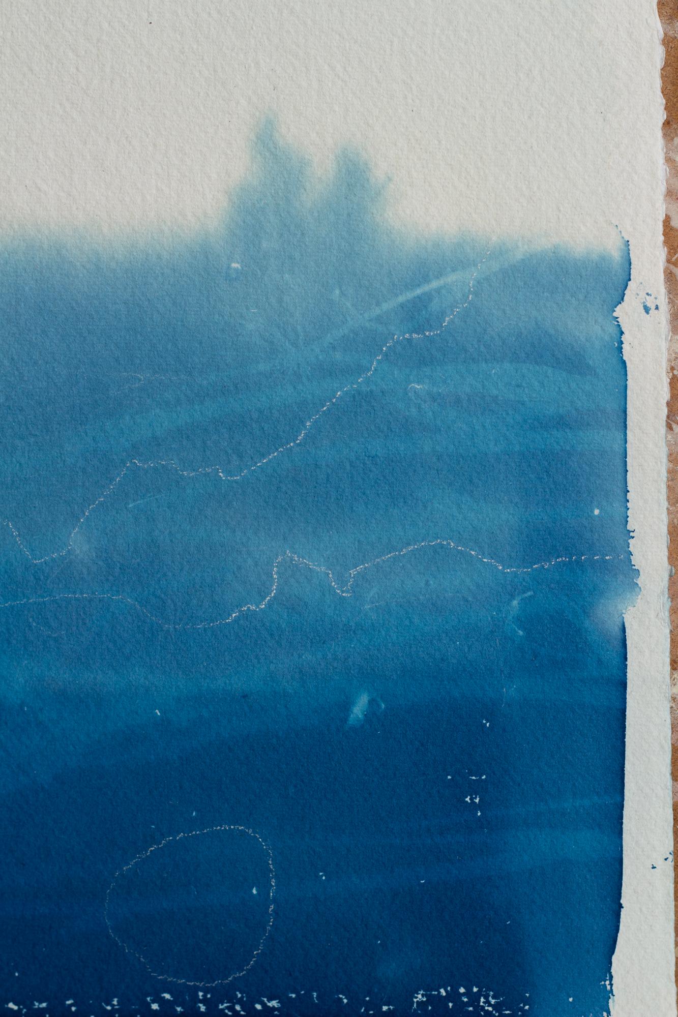 'Ciprés, Niebla'. Azul blanco orilla océano playa árboles minimalista naturaleza dibujo en venta 2