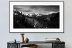 En el más allá". Naturaleza salvaje montaña panorama cielo nieve bosque paisaje blanco