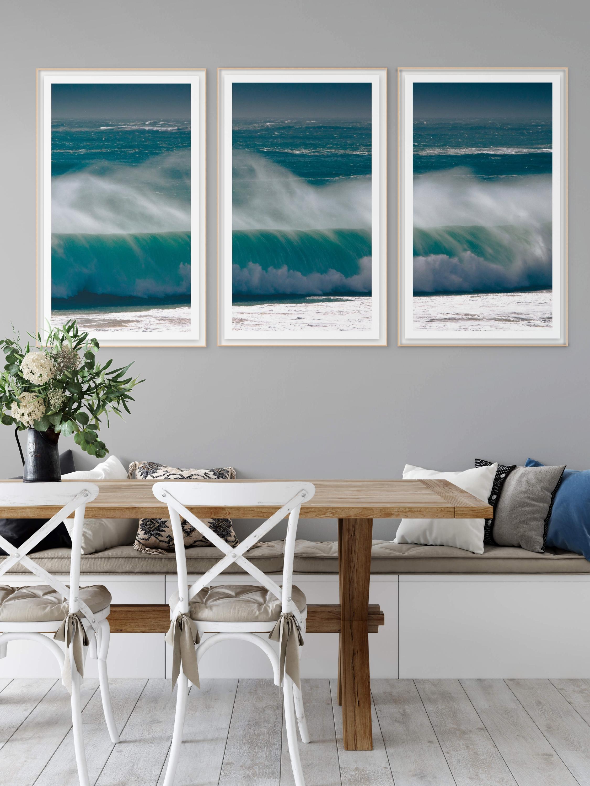 Photographie triptyque à grande échelle « Pounding Heart ». Océan, mer, vague de cottage de plage - Bleu Landscape Photograph par Sophia Milligan