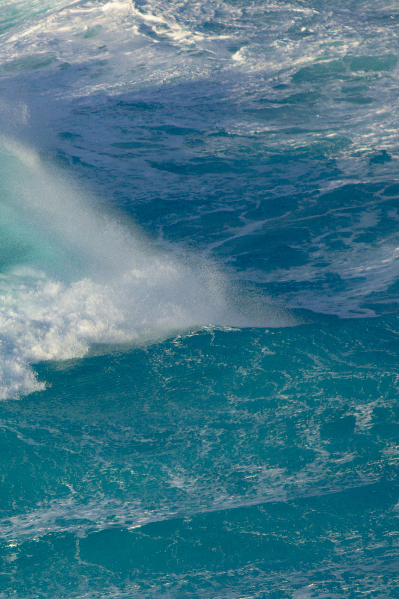„Salted Rainbows, Off Shore, Atlantic“ Einzigartiges Triptychon. Windwasser im Ozean (Blau), Color Photograph, von Sophia Milligan