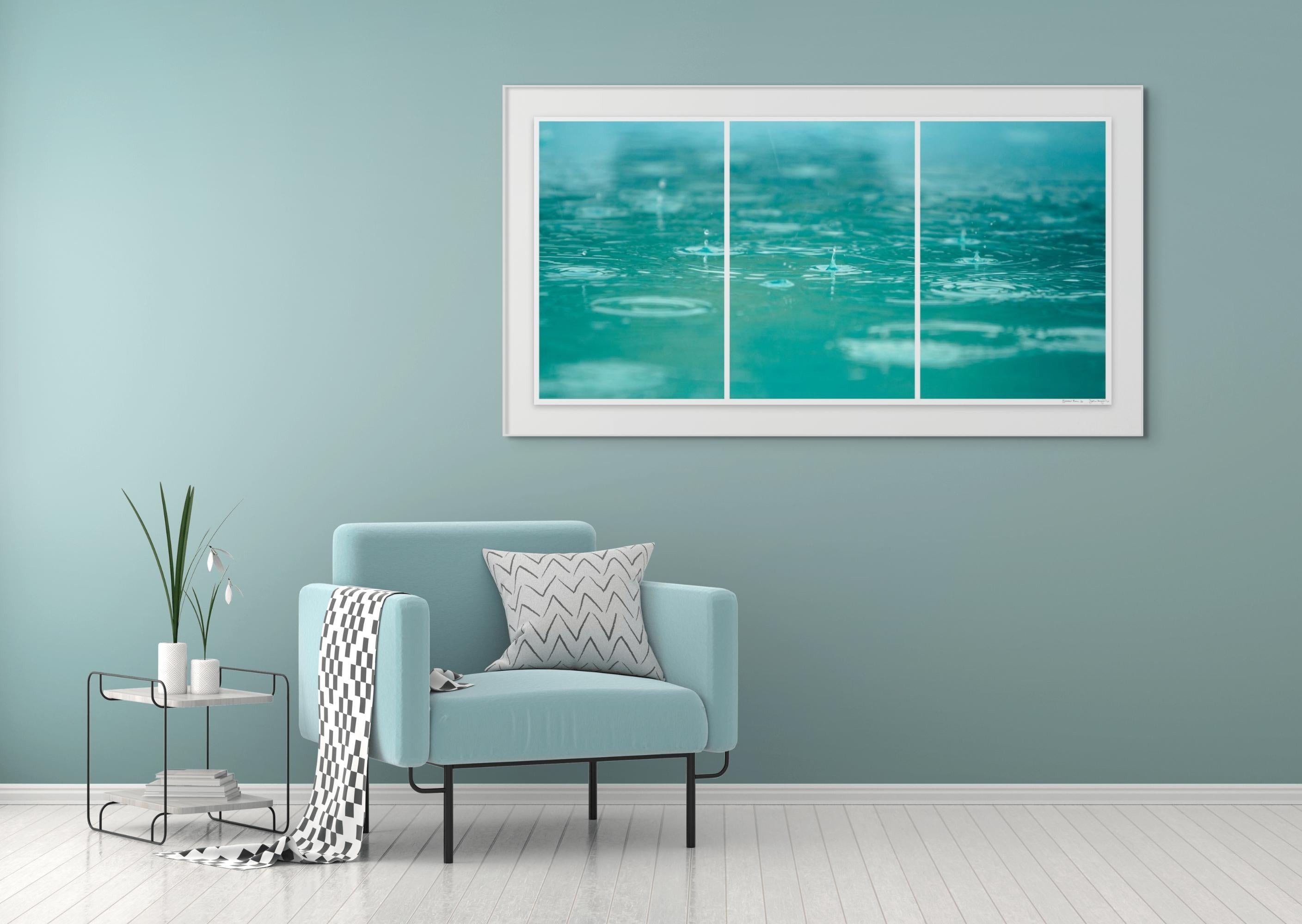 Triptyque photo « Summer Rain » en édition limitée. Eau de piscine bleu sarcelle vert - Contemporain Photograph par Sophia Milligan