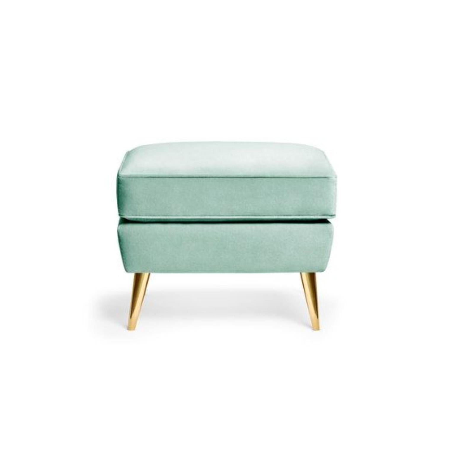 Ottomane Sophia par Munna
Dimensions : D 45 x L 60 x H 48  cm. SH : 48 cm.
MATERIAL : Bois, mousse, laiton et tissu d'ameublement.
Finition : Velours de coton, ref. Œuf de canard vert, CV19 et laiton brossé.

Disponible dans tous les tissus Munna, à