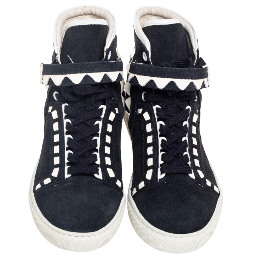 Keep your look edgy and cool with these Sophia Webster Riko sneakers. Designed in a high-top silhouette, this pair features a suede and patent leather body and is rounded off with lace-ups. They are set on a thick rubber sole that not only adds to