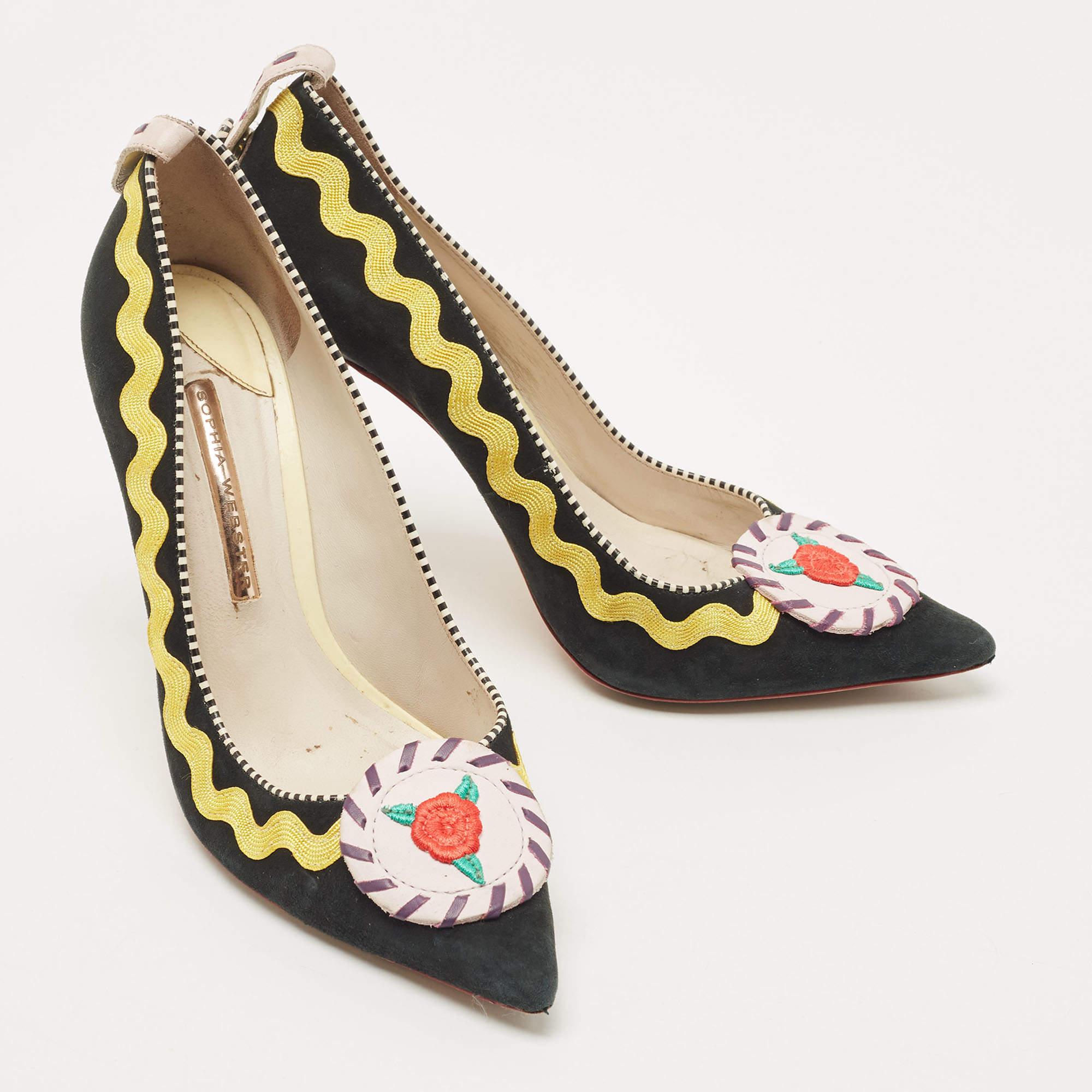Sophia Webster Pumps in pelle scamosciata nera misura 39,5 In condizioni buone in vendita a Dubai, Al Qouz 2