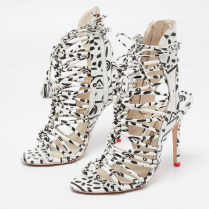 Sophia Webster Schwarz/Weiß Leopard Print Leder Spitze Tie Up Sandalen Größe 37 im Zustand „Hervorragend“ im Angebot in Dubai, Al Qouz 2