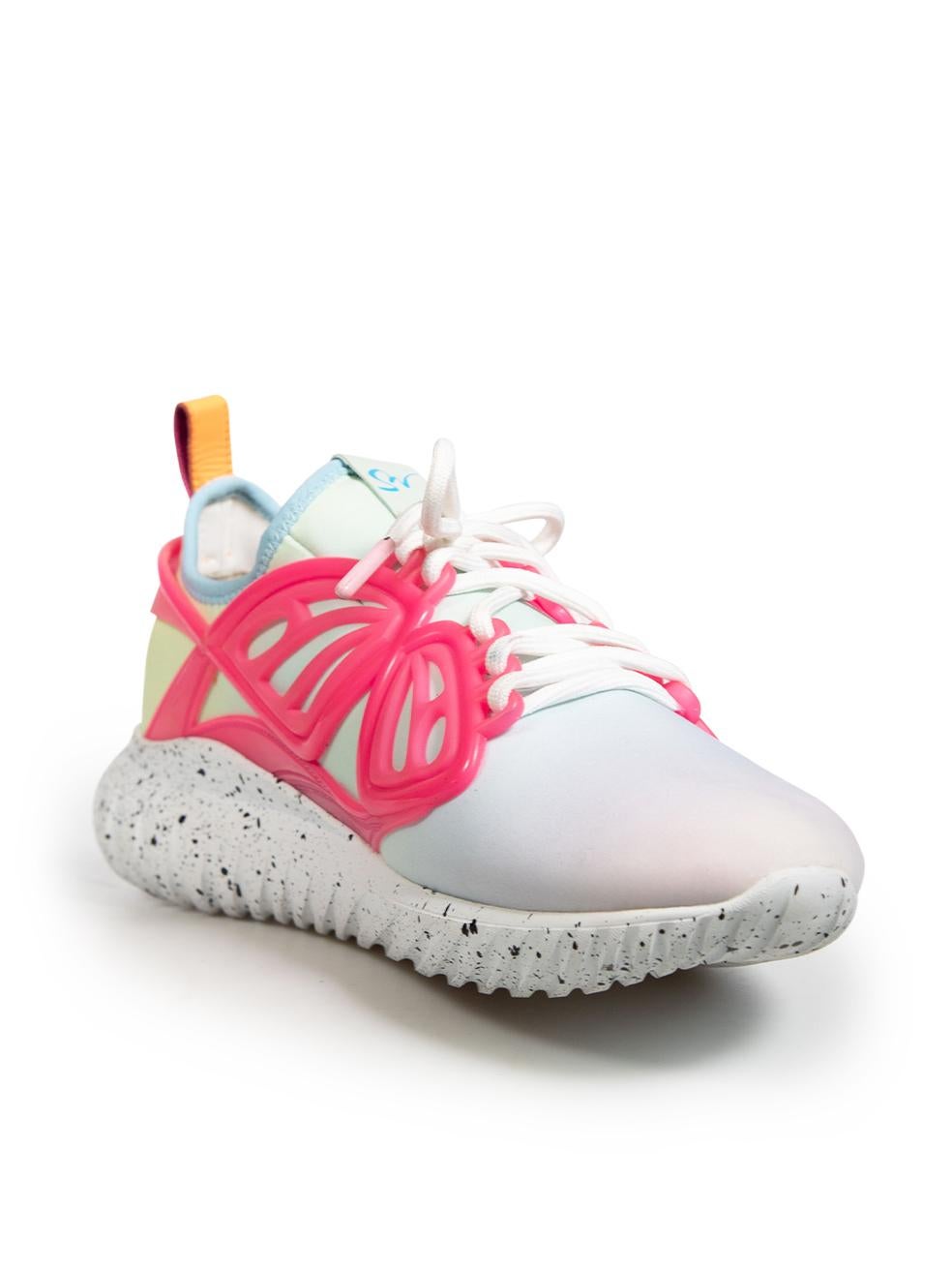 CONDITION is Very good. Minimal wear to shoes is evident. Minimal wear to both laces with discolouration and peeling paint on the hardware. Discolouration is on the left side of both soles, toe tips, and the right side of the right shoe. Small