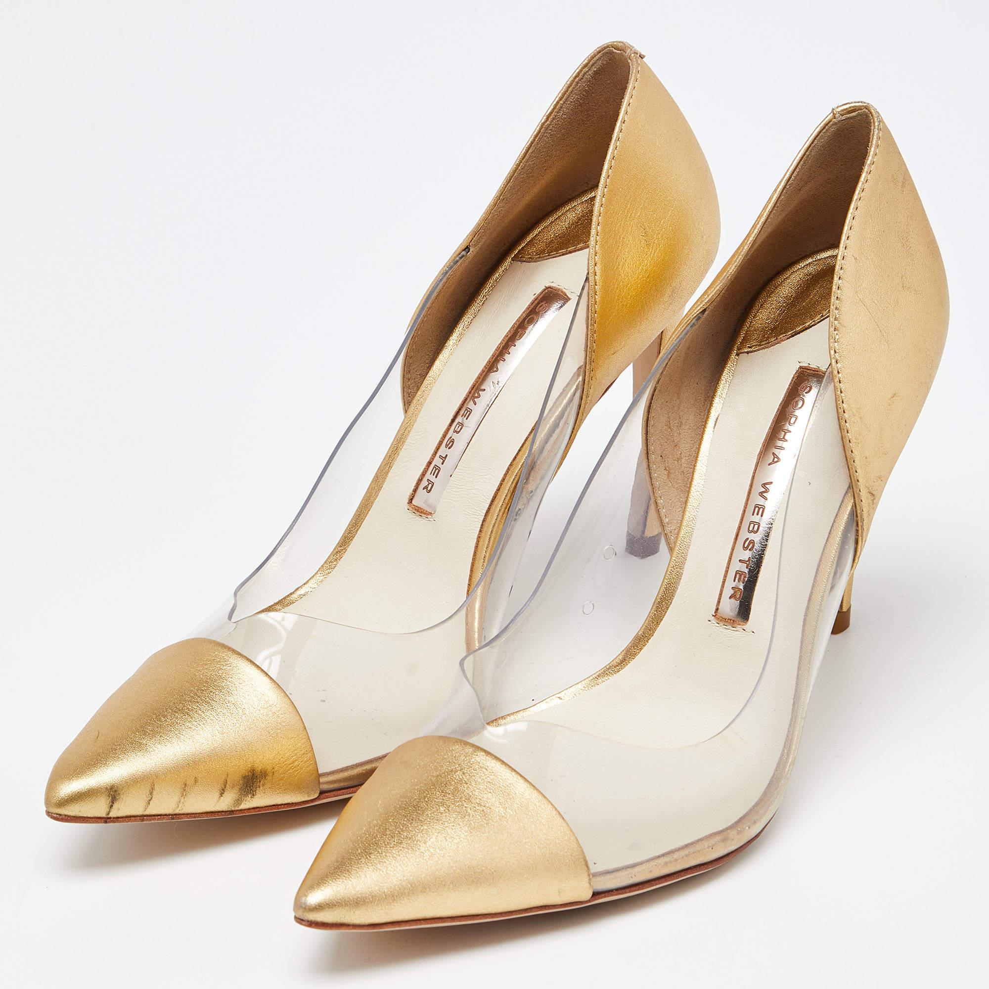 Curvaceous arches a feminine appeal and a well built structure define this set of designer pumps. Coming with comfortable insoles and sleek heels style them with your favorite outfits.
