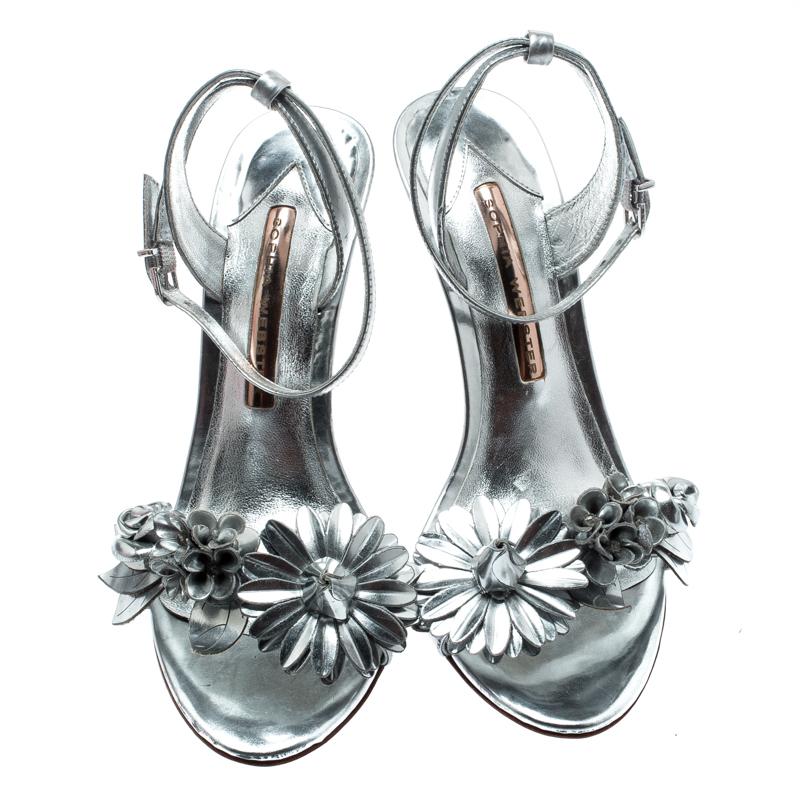 Flaunt these fabulous sandals from Sophia Webster as step out in style. Wear this leather pair when you go out and watch all heads turn towards you. These stylish shoes are lined with leather and are decorated with floral appliques on the front