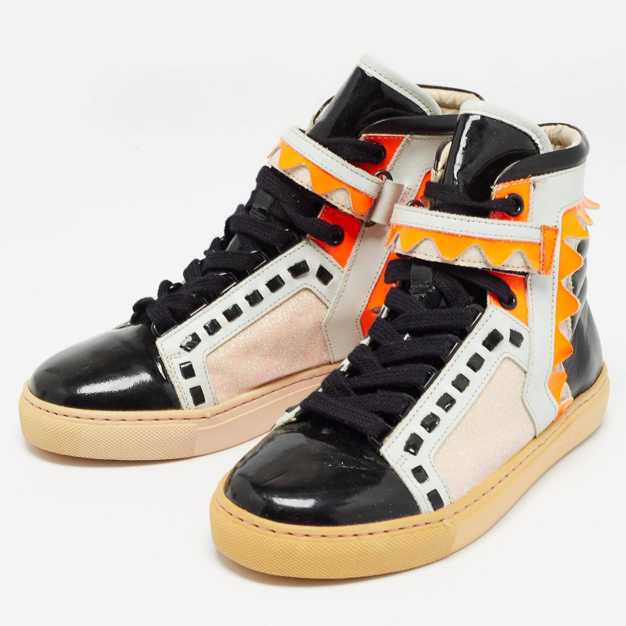 Give your outfit a luxe update with this pair of designer sneakers. The shoes are sewn perfectly to help you make a statement in them for a long time.