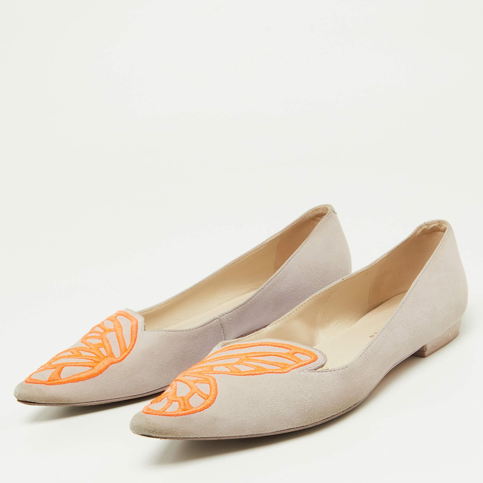 Complete your look by adding these designer ballet flats to your collection of everyday footwear. They are crafted skilfully to grant the perfect fit and style.