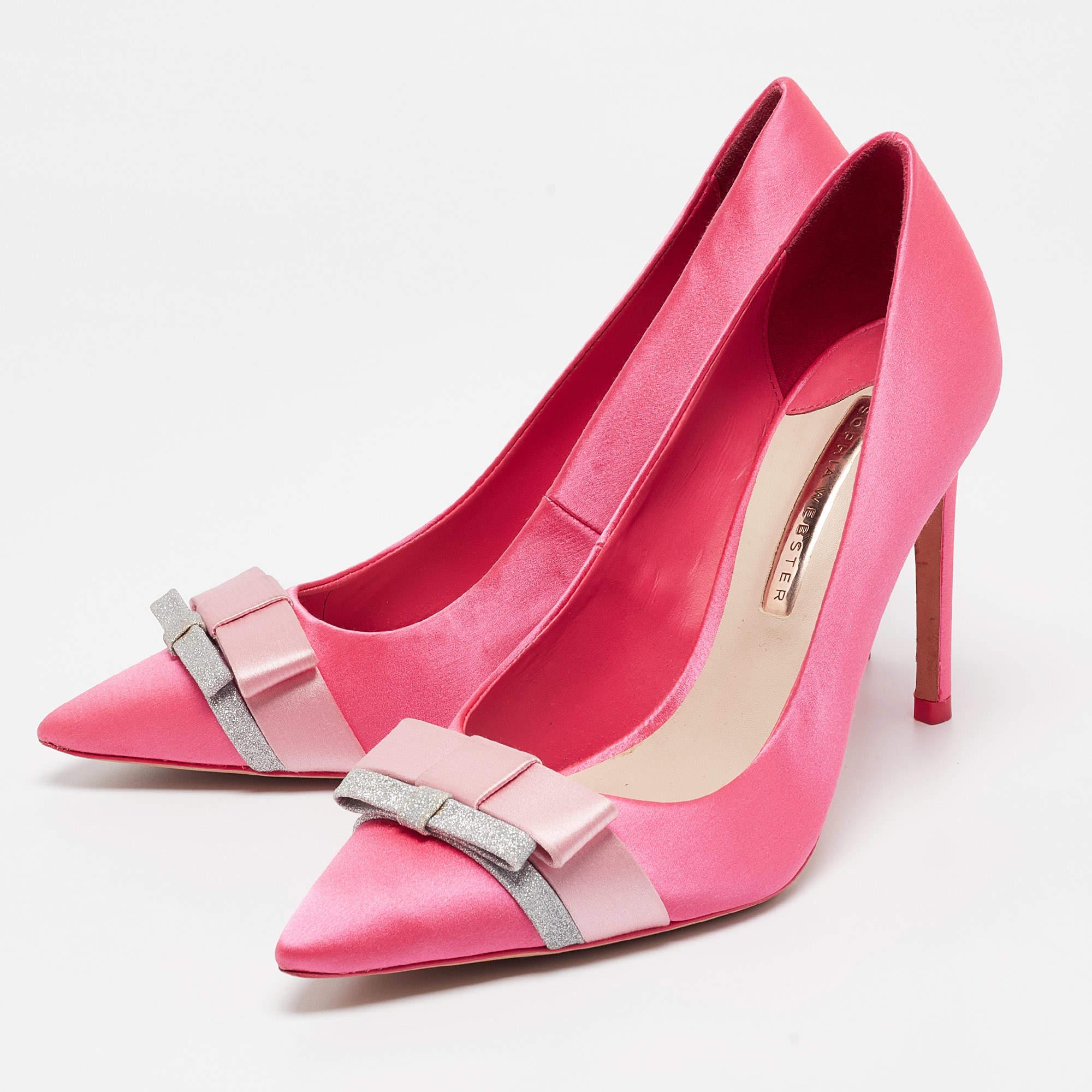 Make a chic style statement with these designer pumps. They showcase sturdy heels and durable soles perfect for your fashionable outings
