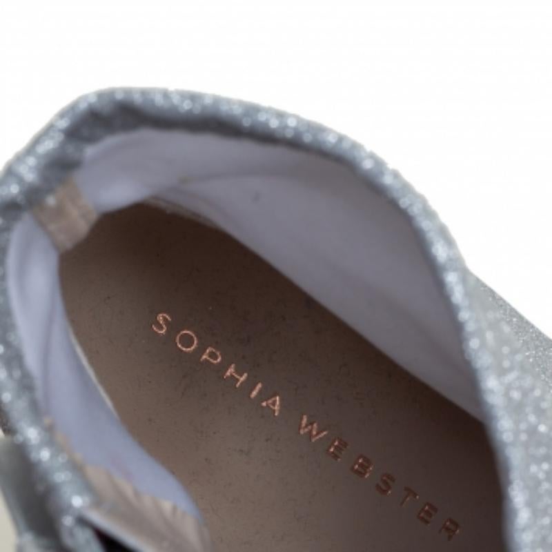 These ankle booties from Sophia Webster have been designed to present a fashion-forward appeal. The booties are covered in glitter fabric and stayed with leather trims, pointed toes, side zippers, and 7.5 cm high heels.