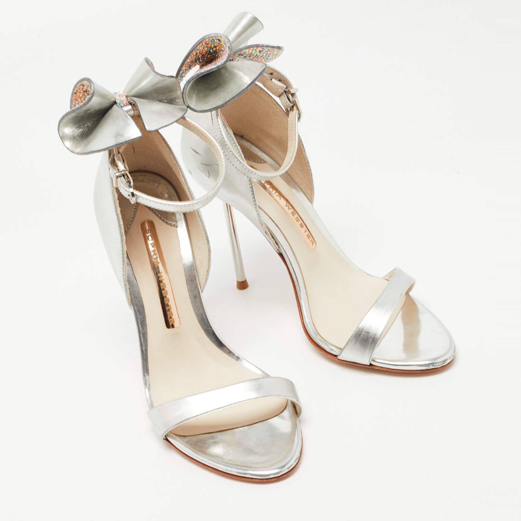 Sophia Webster  Silver Leather Chiara Butterfly Ankle Strap Sandals Size 35.5 In Good Condition For Sale In Dubai, Al Qouz 2