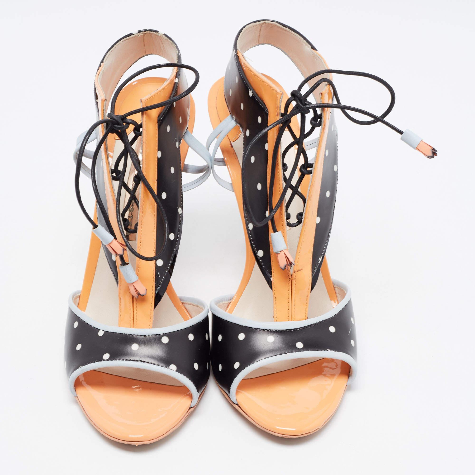 Sophia Webster Tricolor gepunktete Leilou-Sandalen aus Leder und Lackleder und Lackleder Größe 38 (Beige) im Angebot