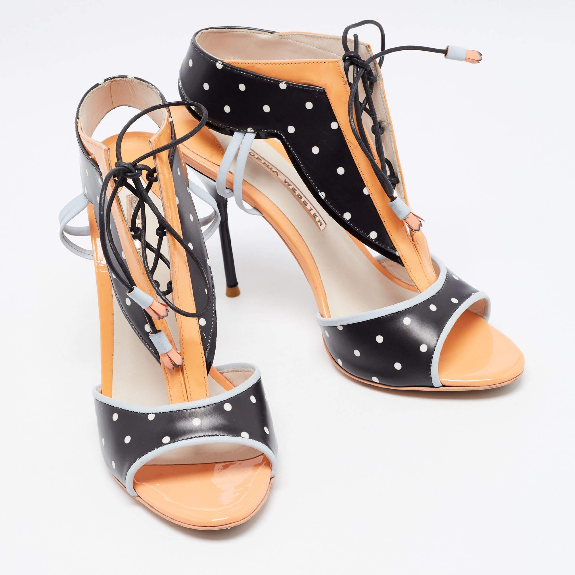 Sophia Webster Tricolor gepunktete Leilou-Sandalen aus Leder und Lackleder und Lackleder Größe 38 im Zustand „Gut“ im Angebot in Dubai, Al Qouz 2