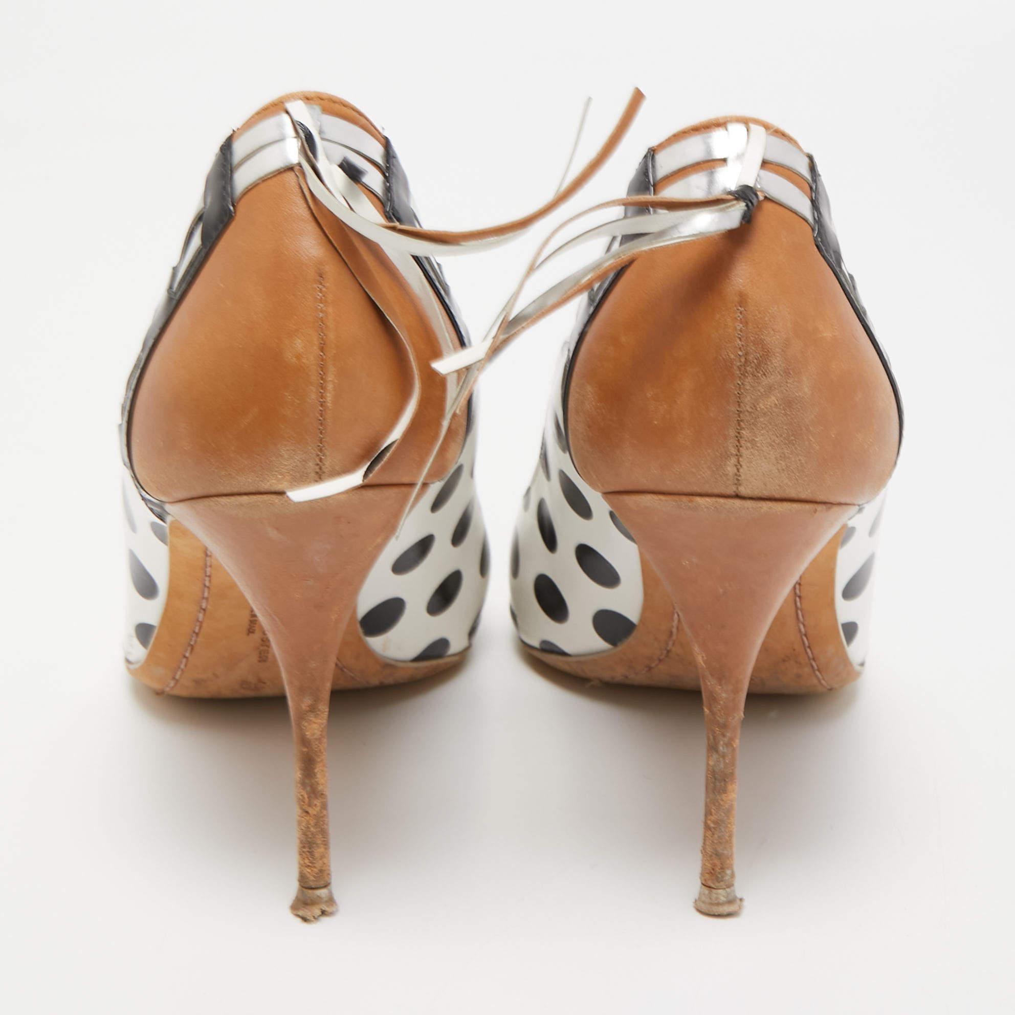 Sophia Webster Dreifarbige gepunktete Liberty-Pumps aus Leder mit spitzer Zehe Größe 39 Damen im Angebot