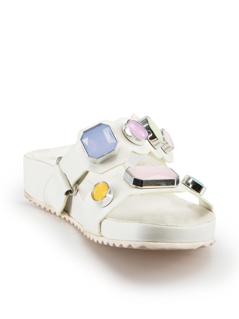CONDITION is Good. Minor wear to shoes is evident. Light wear to both shoe straps and soles with light marks and abrasions on this used Sophia Webster designer resale item.
 
Details
White
Leather
Slides
Open toe
Multicolour jewel
