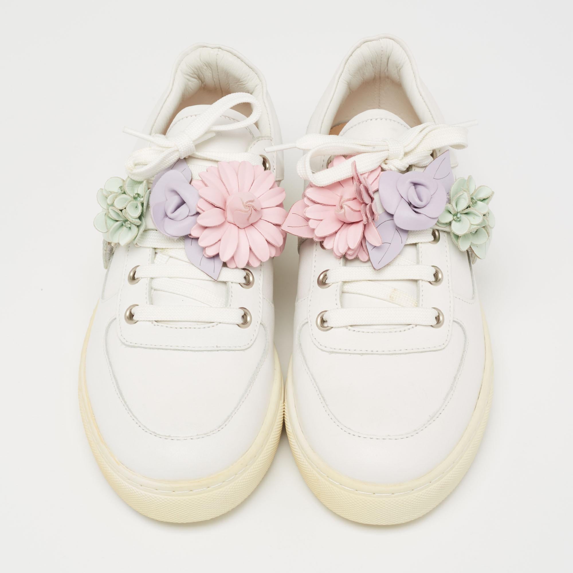 Sophia Webster has been a favorite worldwide for her unique, creative, and modern designs. She continues to charm us with these fabulous Lilico sneakers. These white sneakers are crafted from leather and feature round toes, and multicolored floral