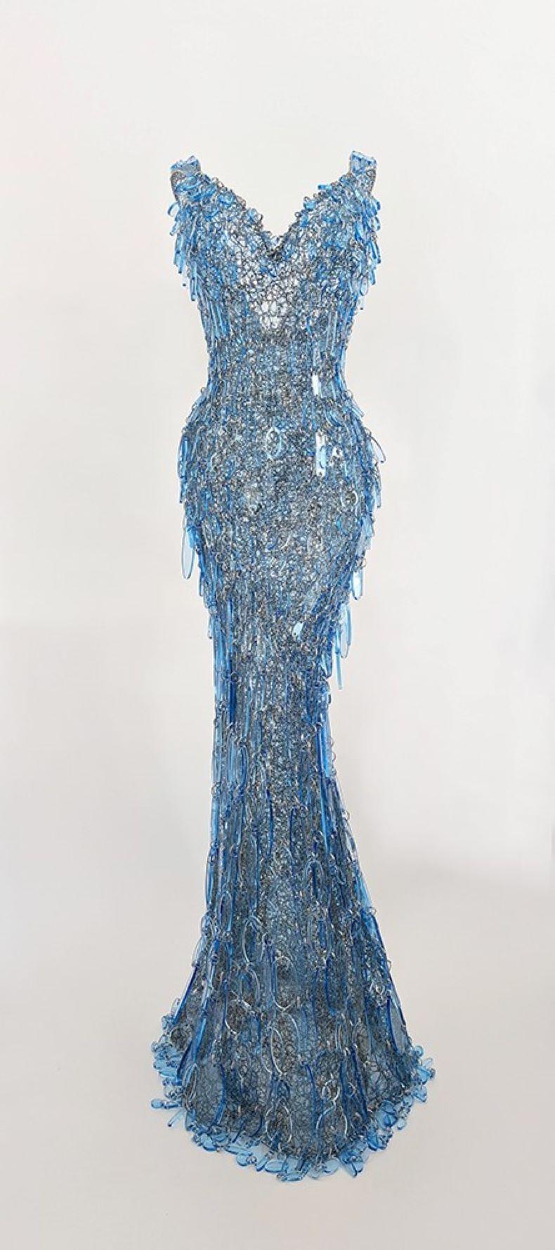 Figurative Sculpture de Sophie DeFrancesca - Luna azul