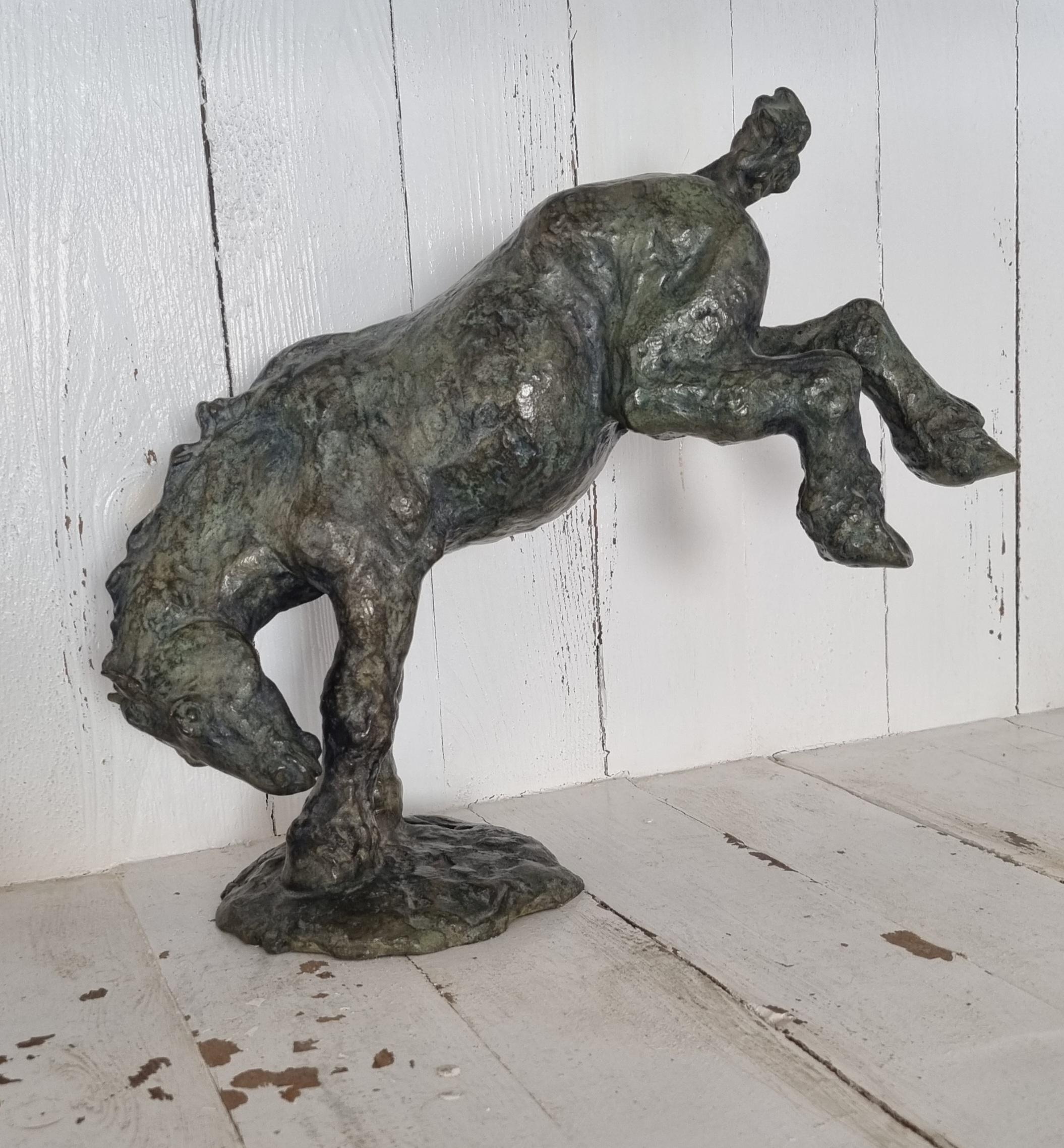 SOPHIE MARTIN Figurative Sculpture – Bronzeskulptur eines springenden Pferdes 3/8 von Sophie Martin 