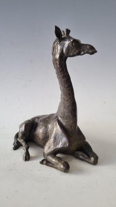 Jirafa tumbada Bronce de Sophie Martin 4/8