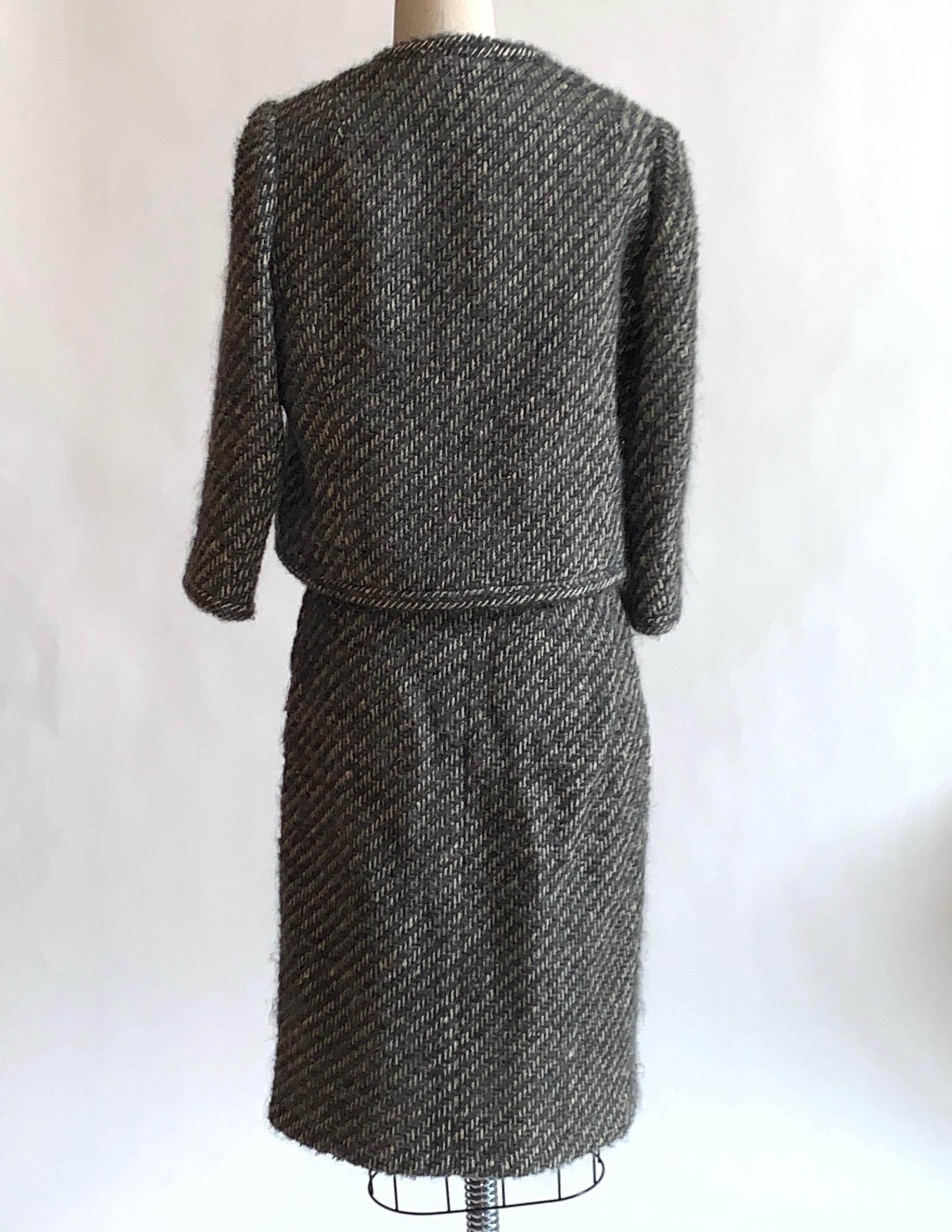 Sophie of Saks Sophie Gimbel Grey 1960s Skirt Suit in Grey and White Fuzzy Weave In Good Condition For Sale In San Francisco, CA