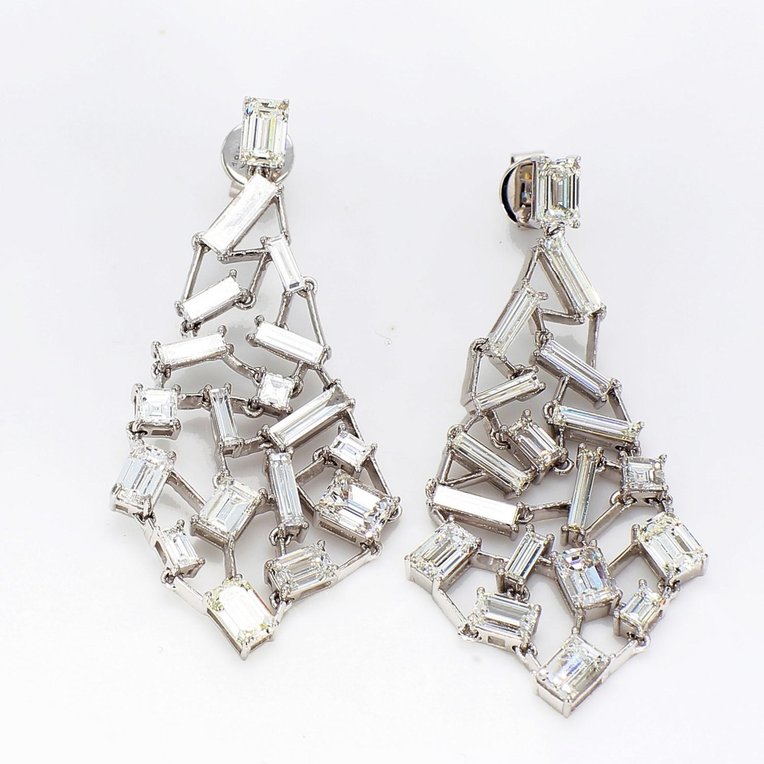 Chandellier 18K White Gold Free Style Diamond Earrings In New Condition For Sale In Los Angeles, CA