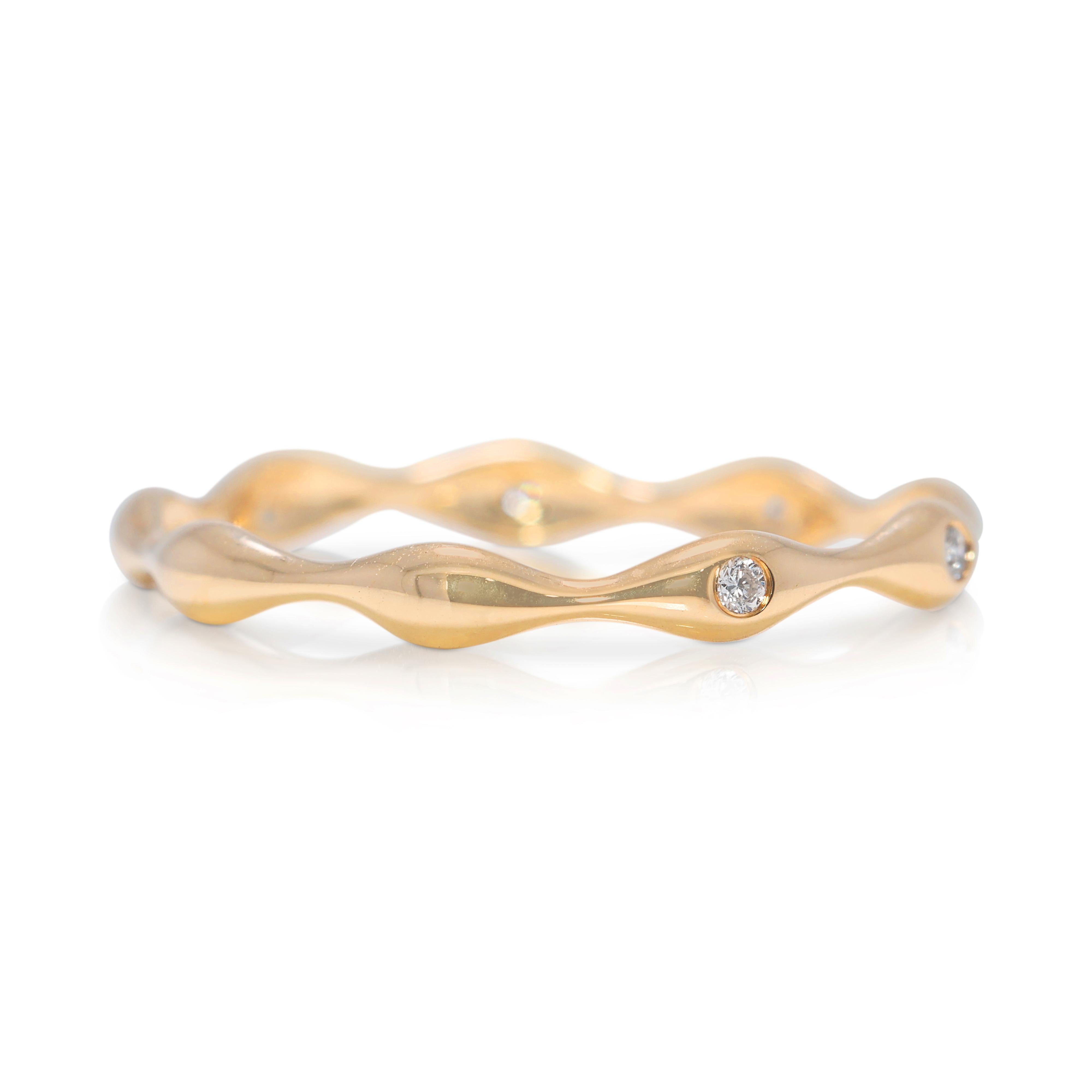 Sofisticado Anillo de Oro Amarillo de 14 K con Diamante Natural de 0,05 ct Corte redondo en venta