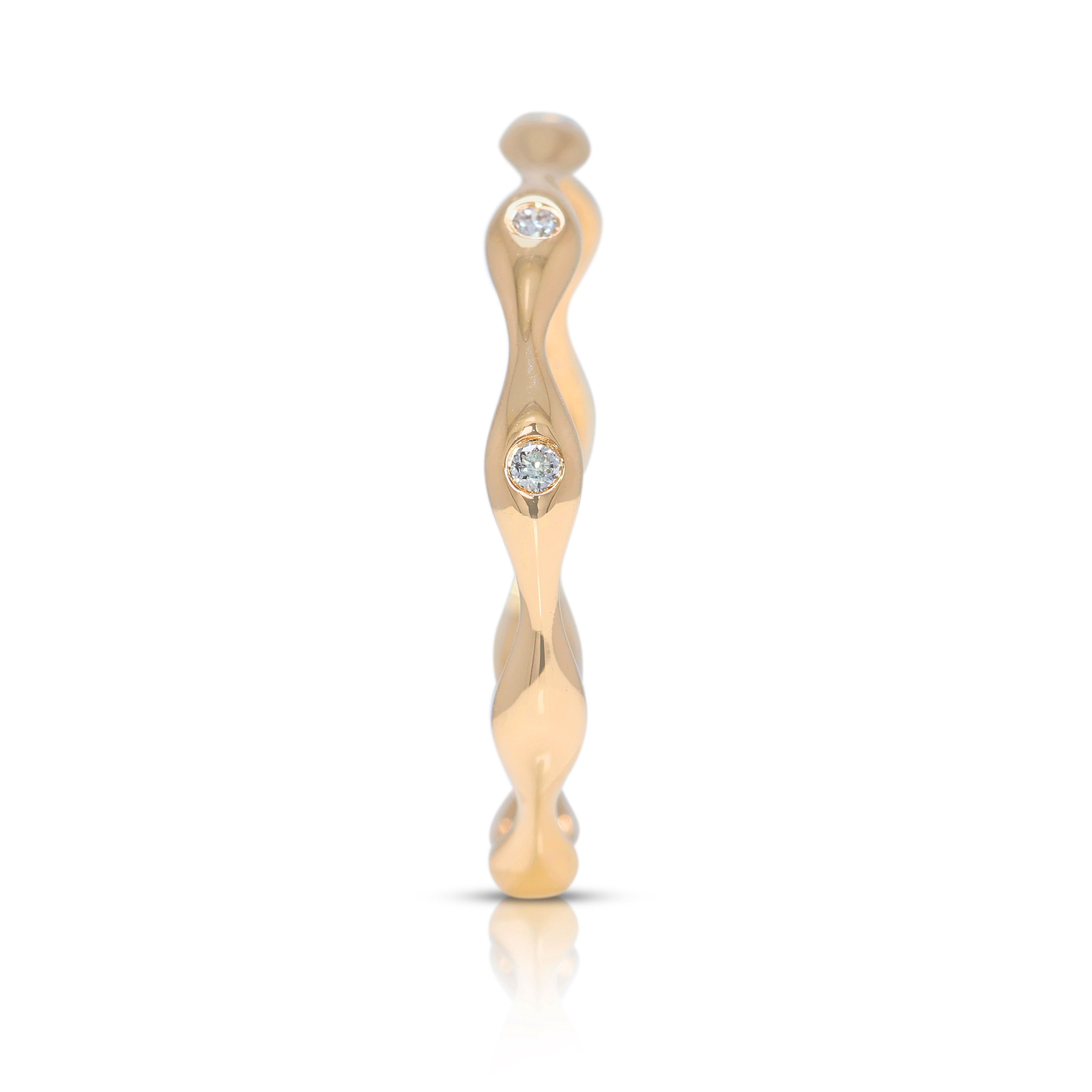 Sofisticado Anillo de Oro Amarillo de 14 K con Diamante Natural de 0,05 ct en Excelente estado para la venta en רמת גן, IL