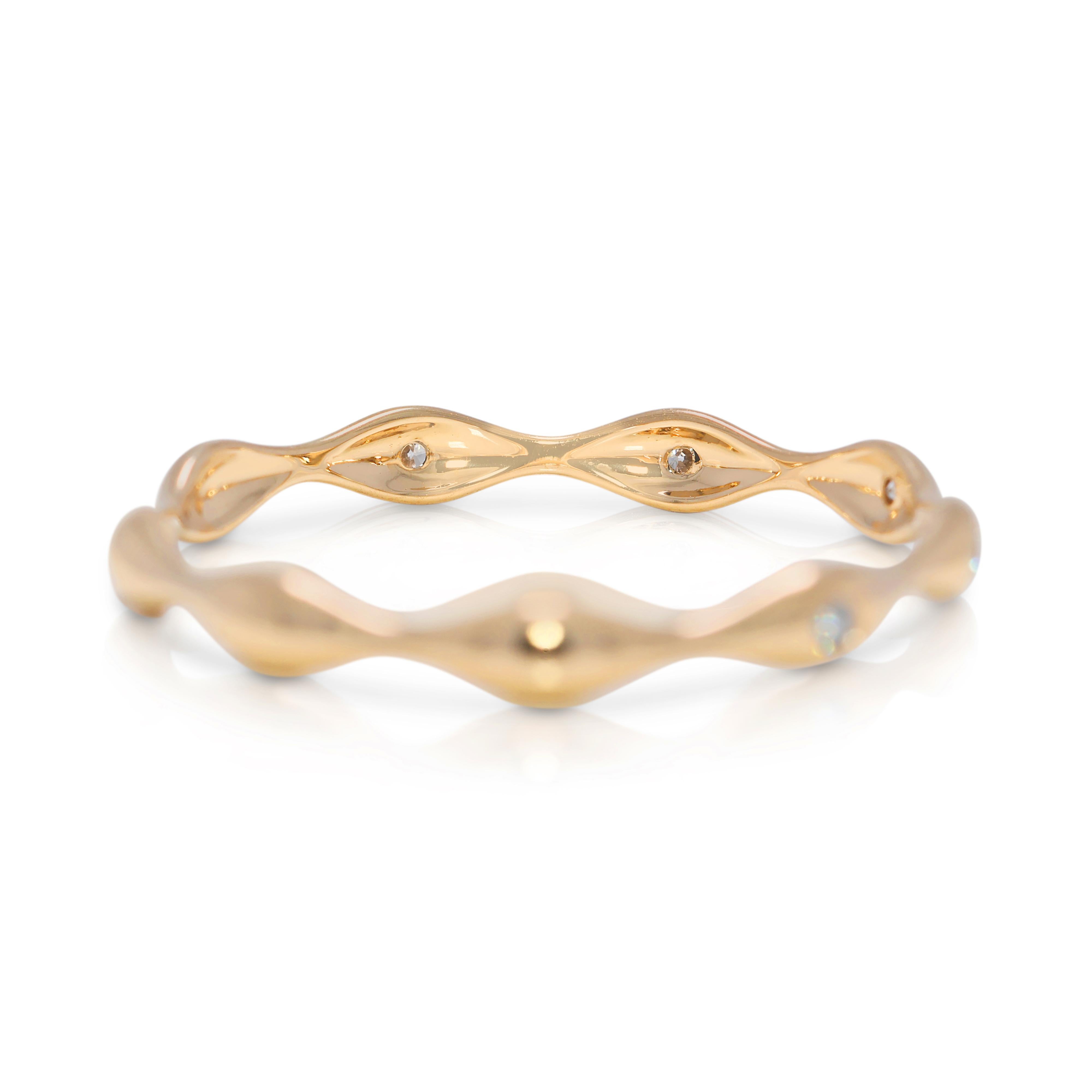 Sofisticado Anillo de Oro Amarillo de 14 K con Diamante Natural de 0,05 ct en venta 1