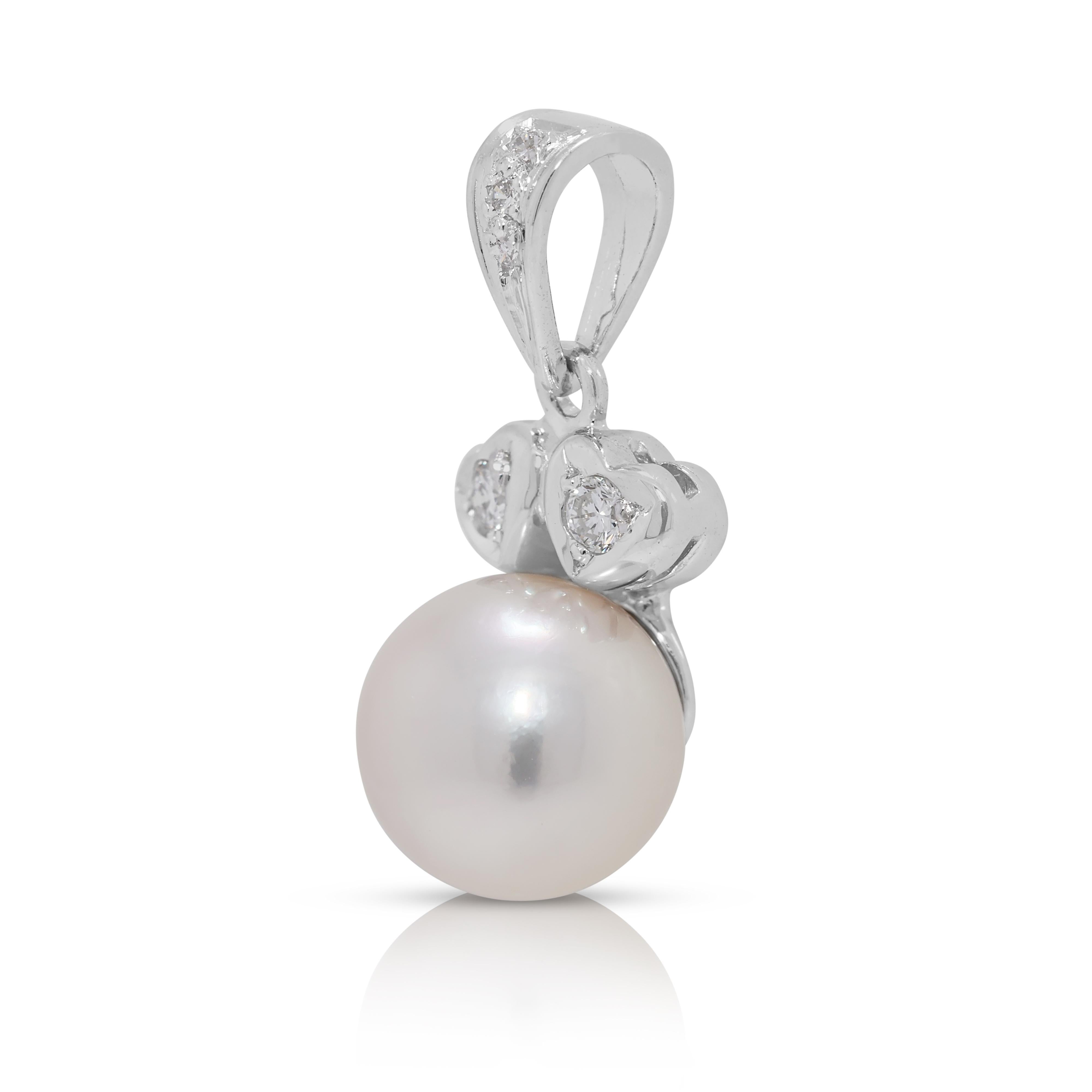 Raffinierter 0,08ct Naturdiamant & Akoya-Perlen-Anhänger aus 18K Weißgold (Rundschliff) im Angebot