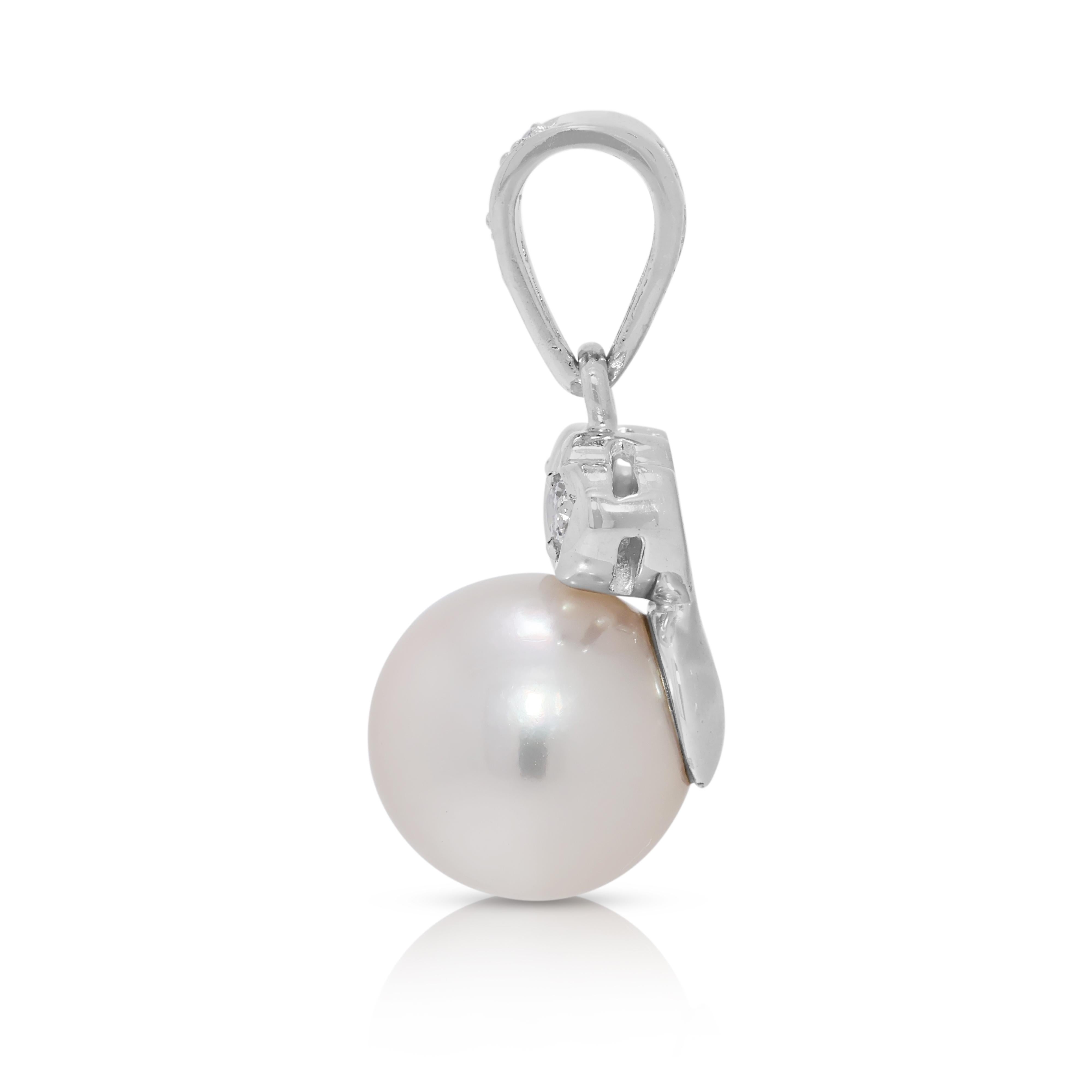 Raffinierter 0,08ct Naturdiamant & Akoya-Perlen-Anhänger aus 18K Weißgold Damen im Angebot
