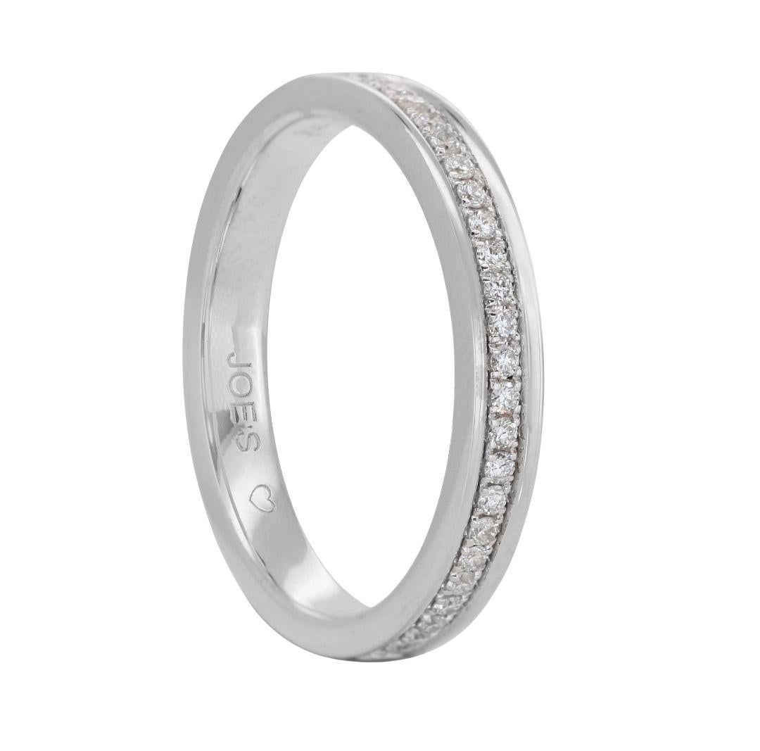 Sophisticated 0.12ct Half Eternity Diamond Ring in 18K White Gold In New Condition For Sale In רמת גן, IL