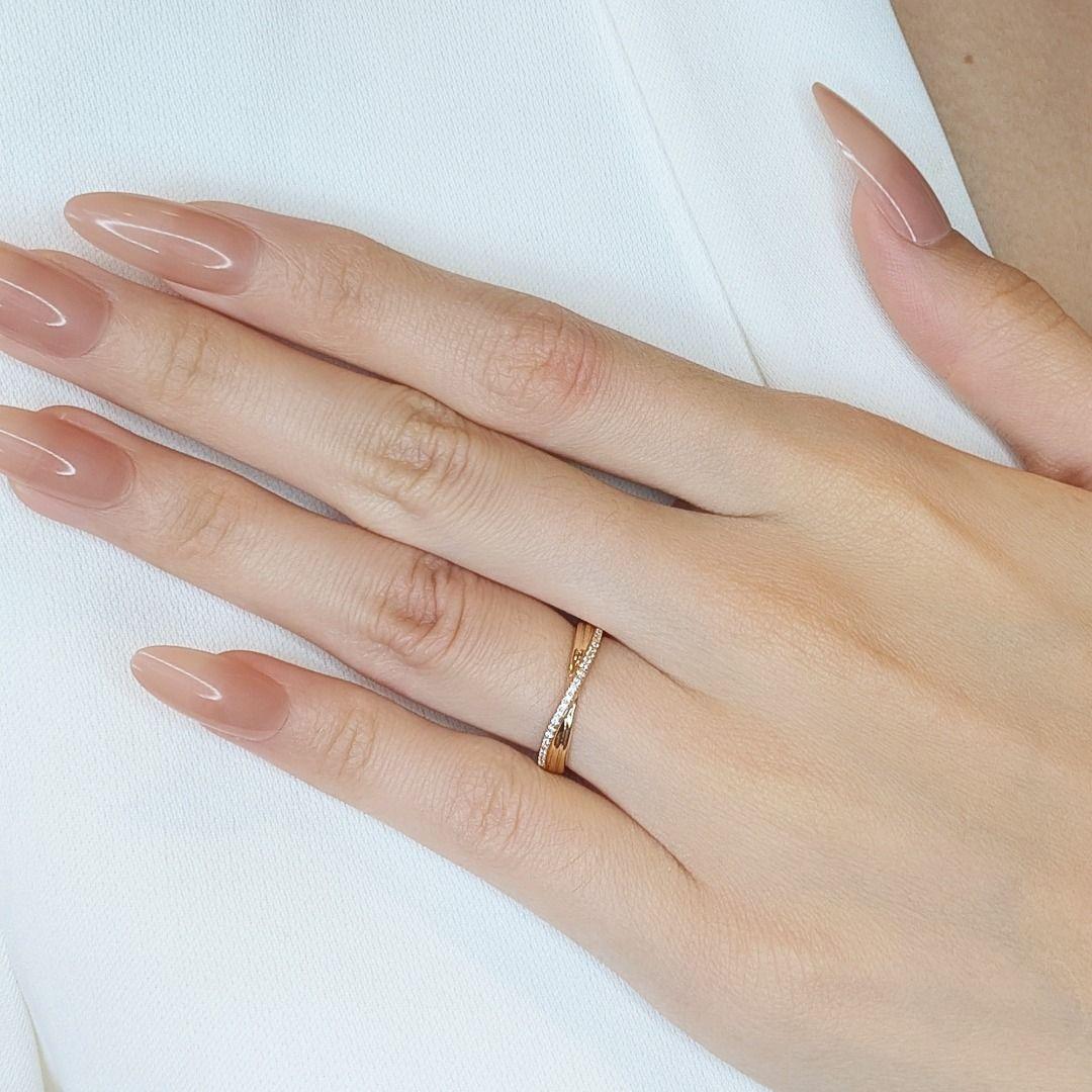 This ring combines understated elegance with meticulous craftsmanship, making it a charming addition to any jewelry collection. Crafted from luxurious 18K yellow gold, it is adorned with 32 natural diamonds that shimmer beautifully in their round