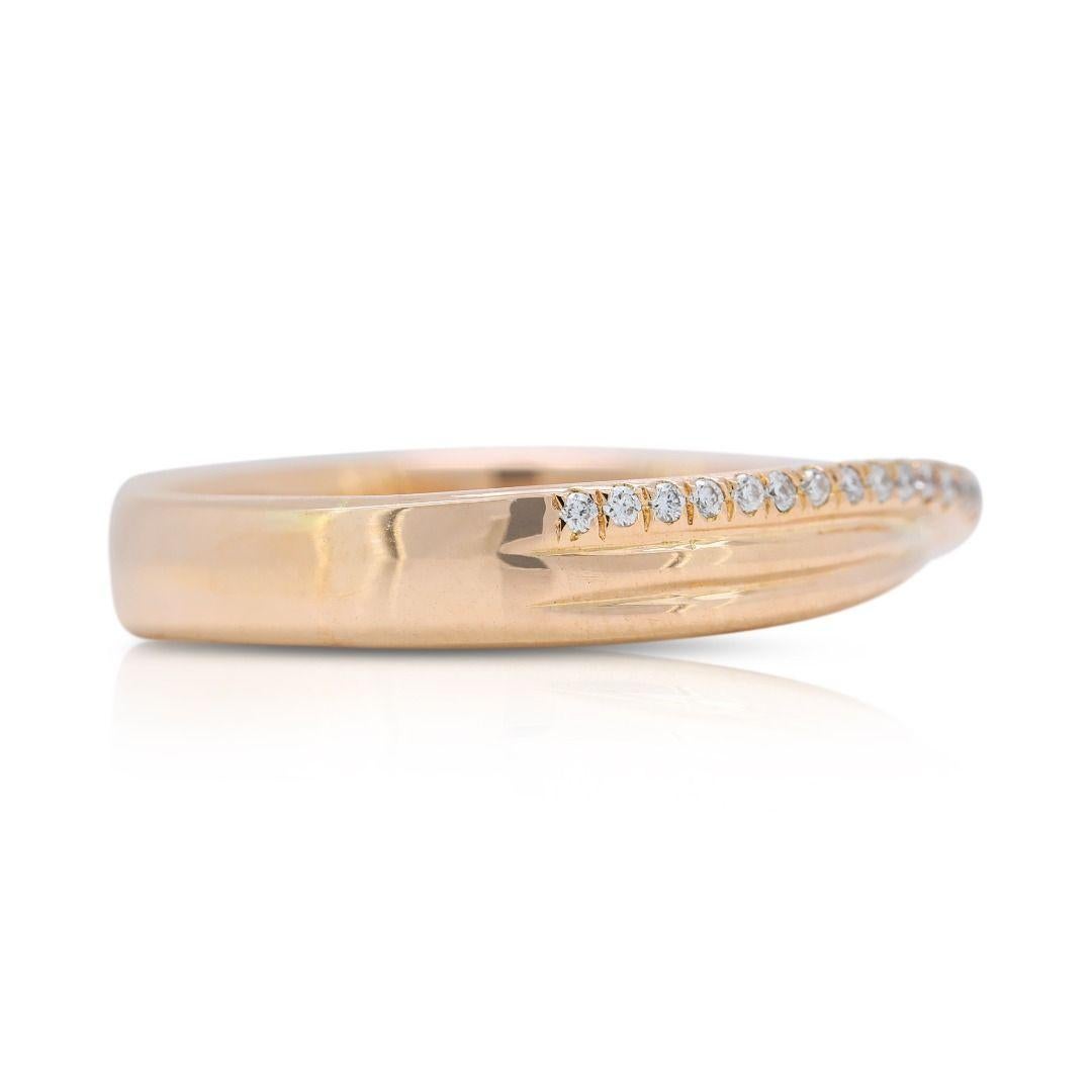 Round Cut Sophisticated 0.16ct Diamond Ring in 18K Yellow Gold For Sale