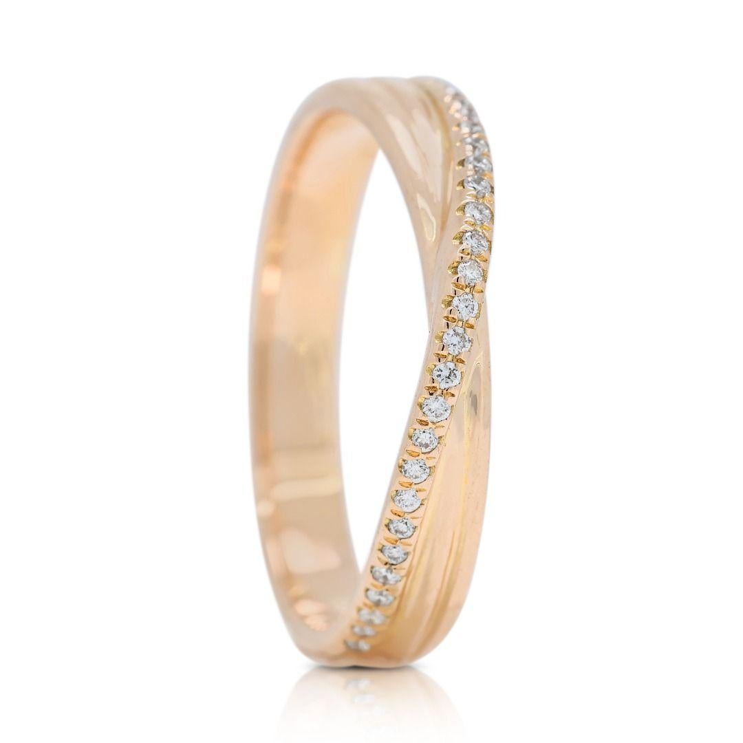 Sophisticated 0.16ct Diamond Ring in 18K Yellow Gold In Excellent Condition For Sale In רמת גן, IL