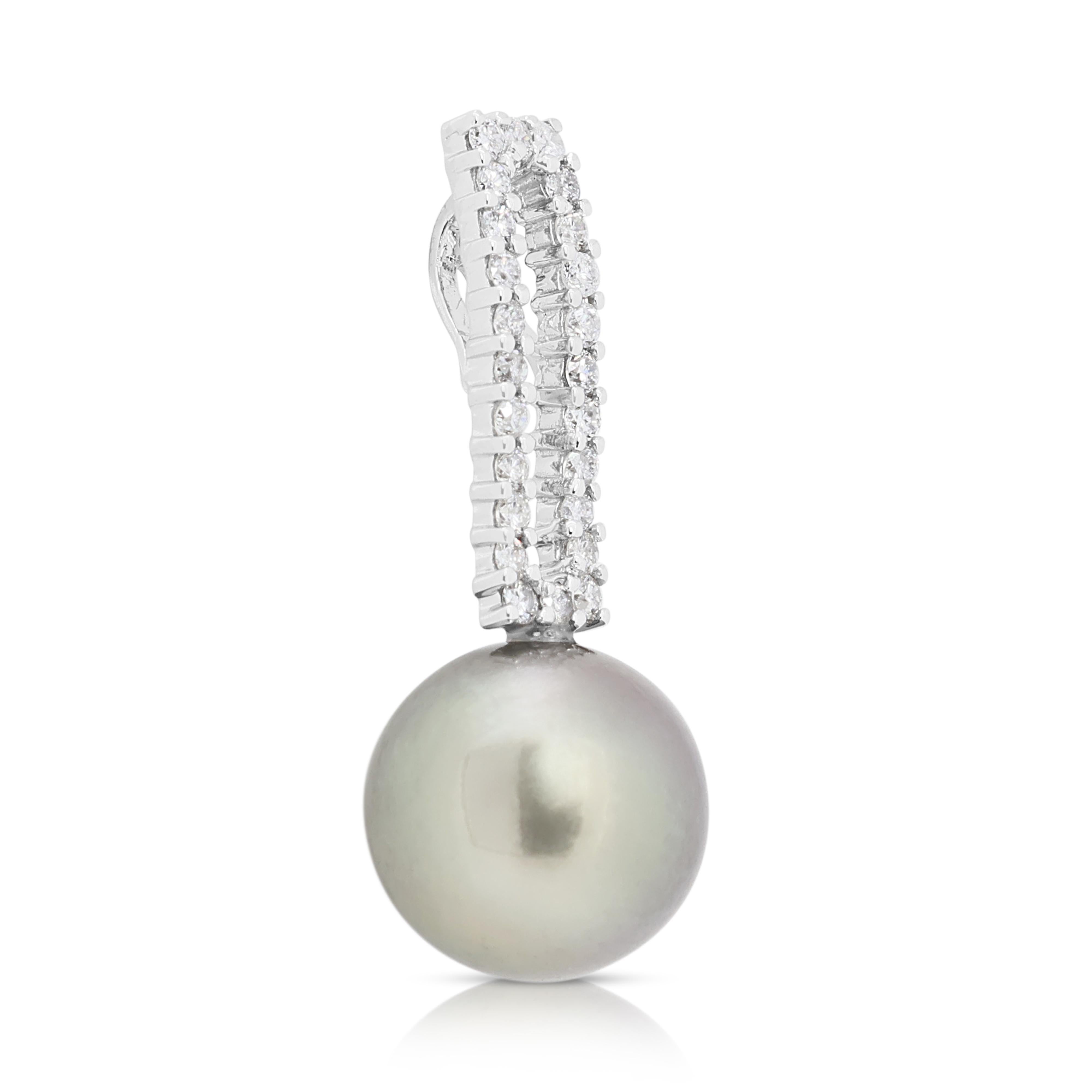 Sophisticated 0.36ct South Sea Pearl and Natural Diamonds Pendant In New Condition For Sale In רמת גן, IL