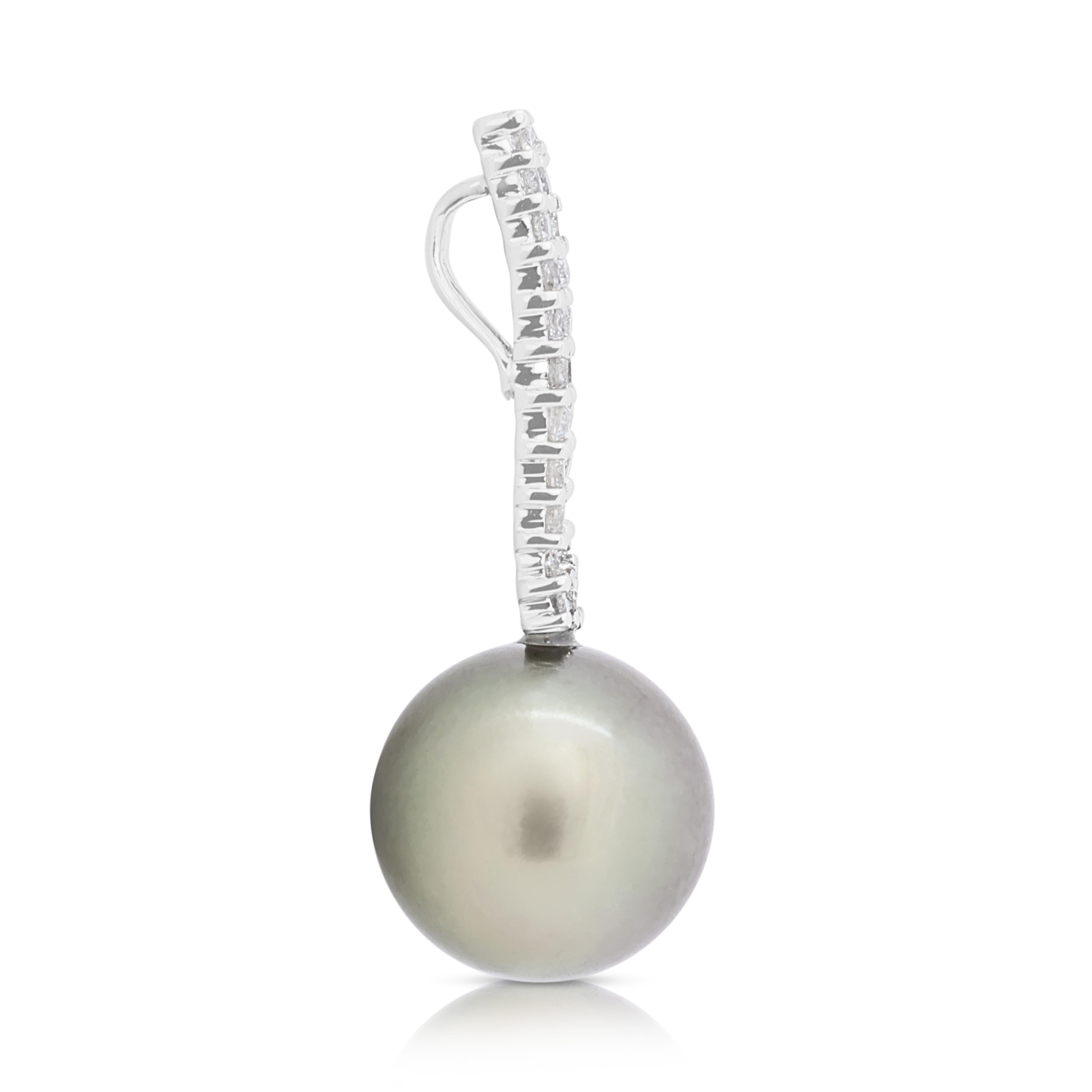 Women's Sophisticated 0.36ct South Sea Pearl and Natural Diamonds Pendant For Sale