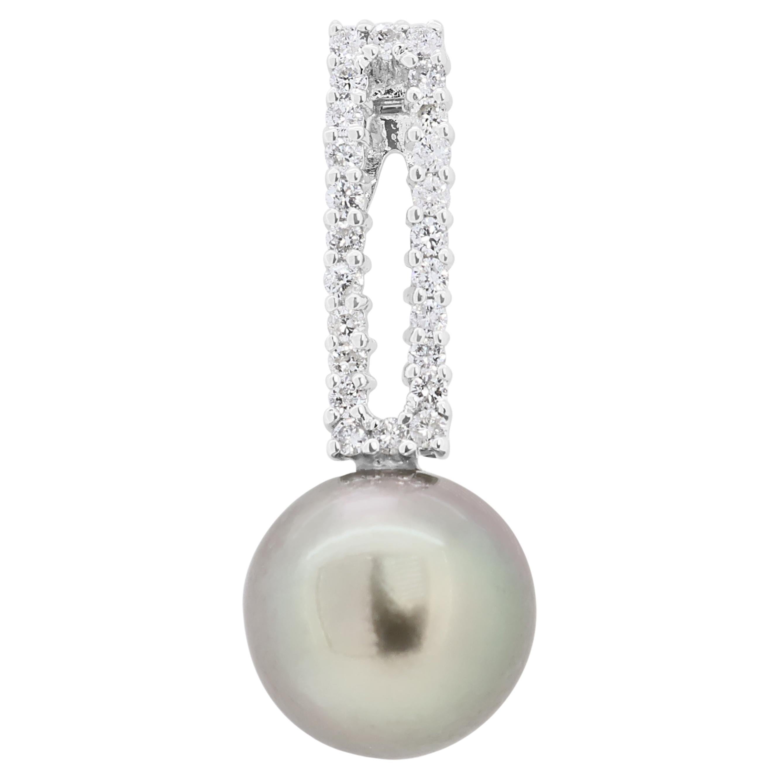 Sophisticated 0.36ct South Sea Pearl and Natural Diamonds Pendant For Sale
