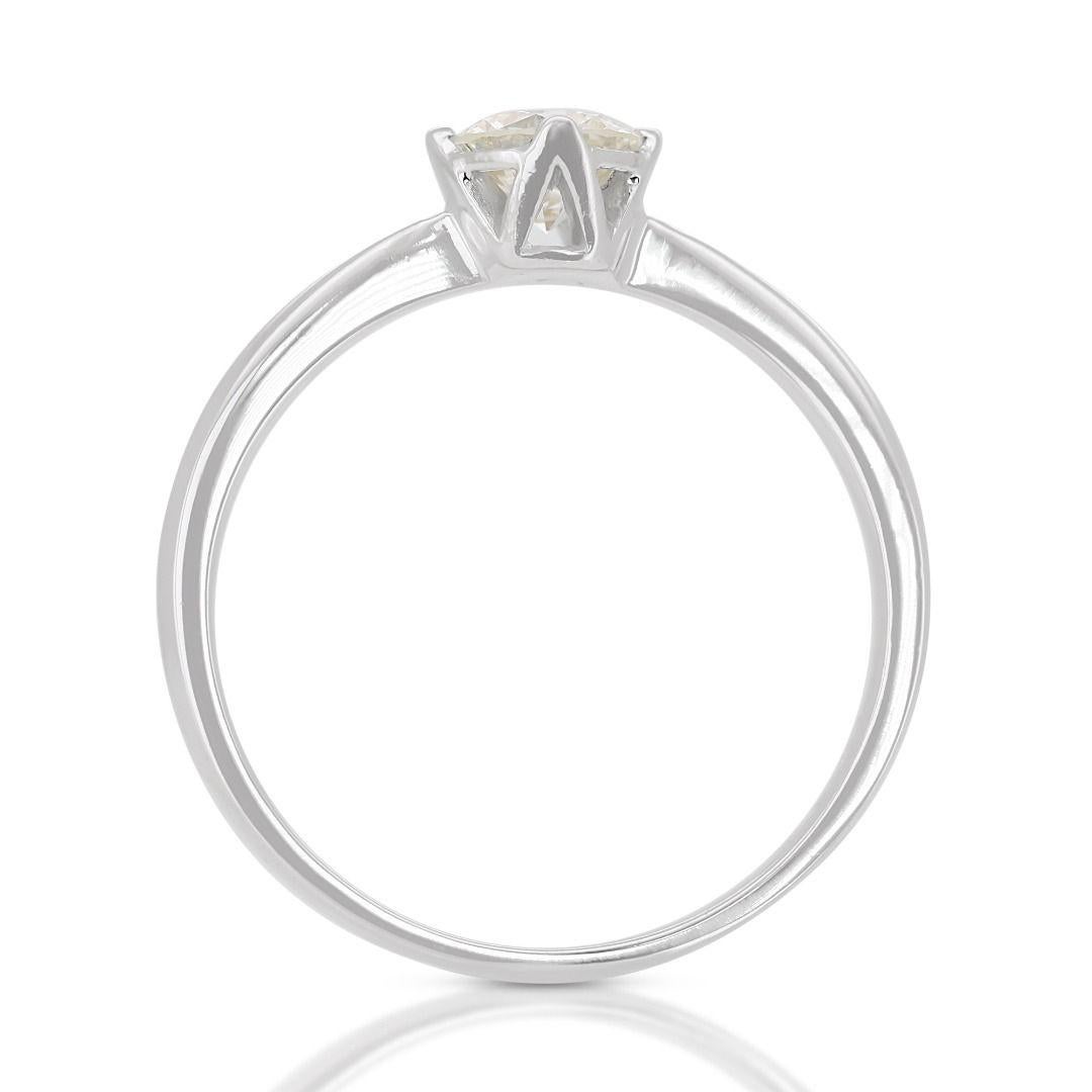 Sophisticated 0.50ct Solitaire Diamond Ring set in 18K White Gold For Sale 1