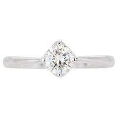 Sophistiquée bague solitaire de 0,50 carat sertie en or blanc 18 carats