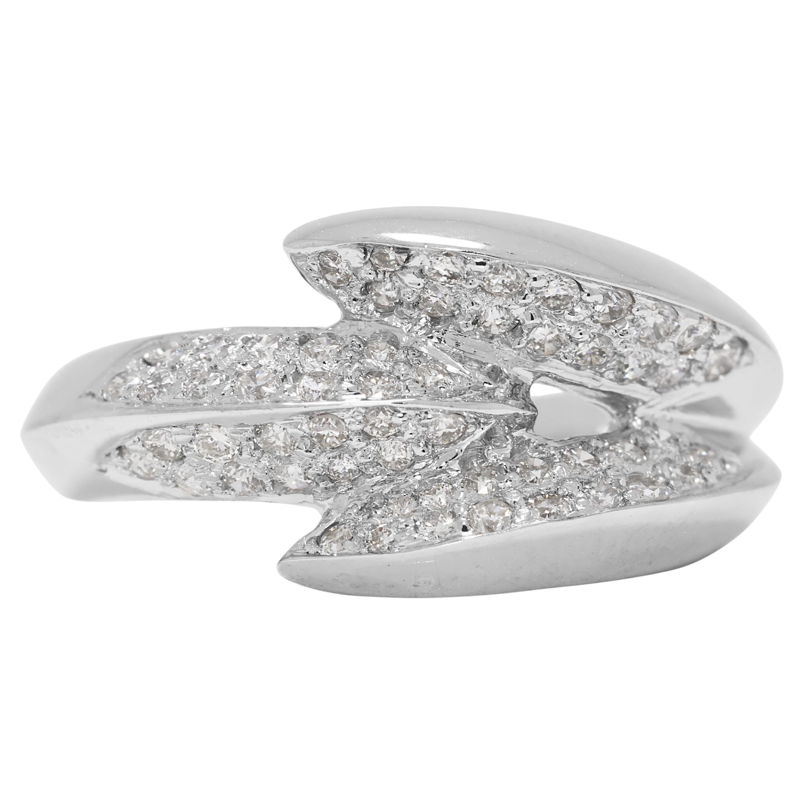 Sofisticato anello con diamante naturale da 0,56 carati in oro bianco 18 carati