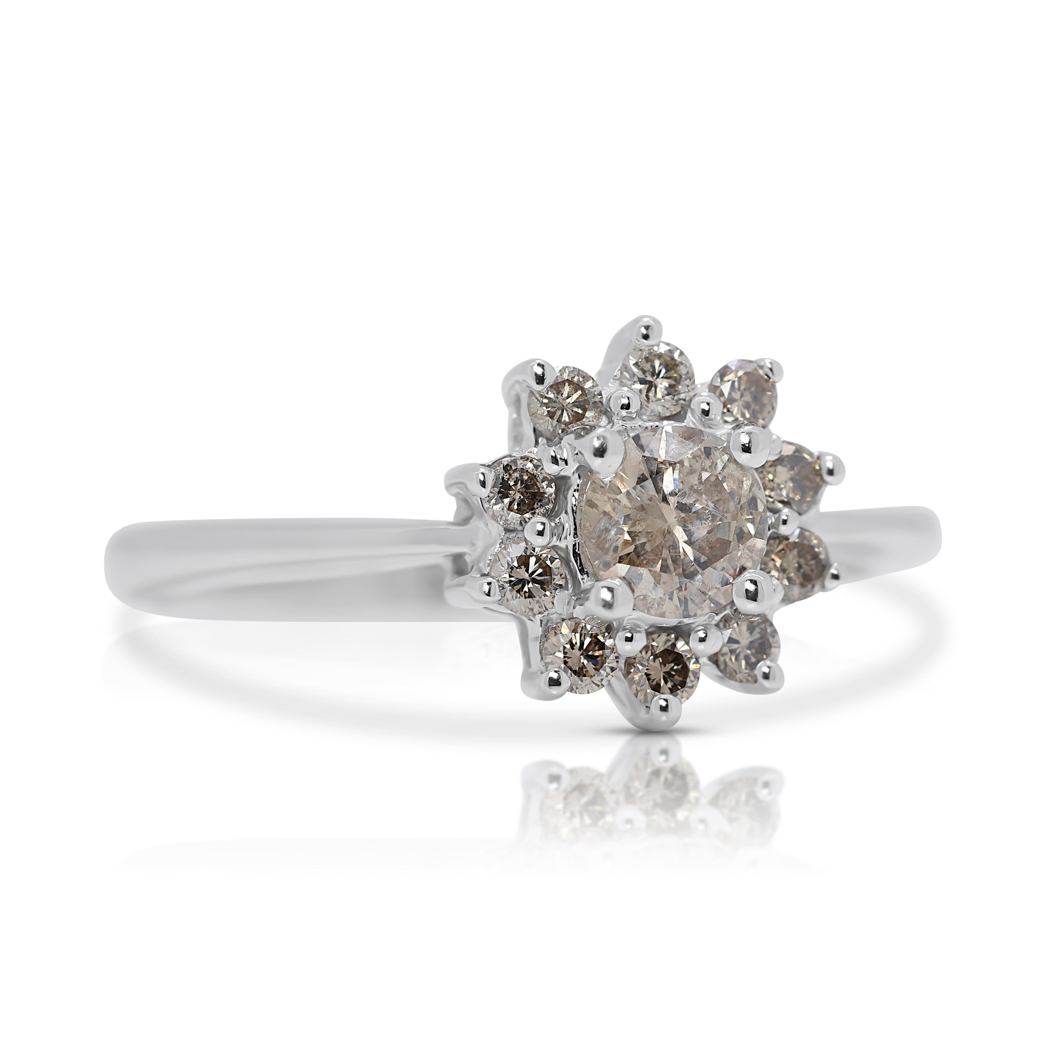 Round Cut Sophisticated 0.57ct Diamonds Flower-Shaped Ring in 18k White Gold  For Sale