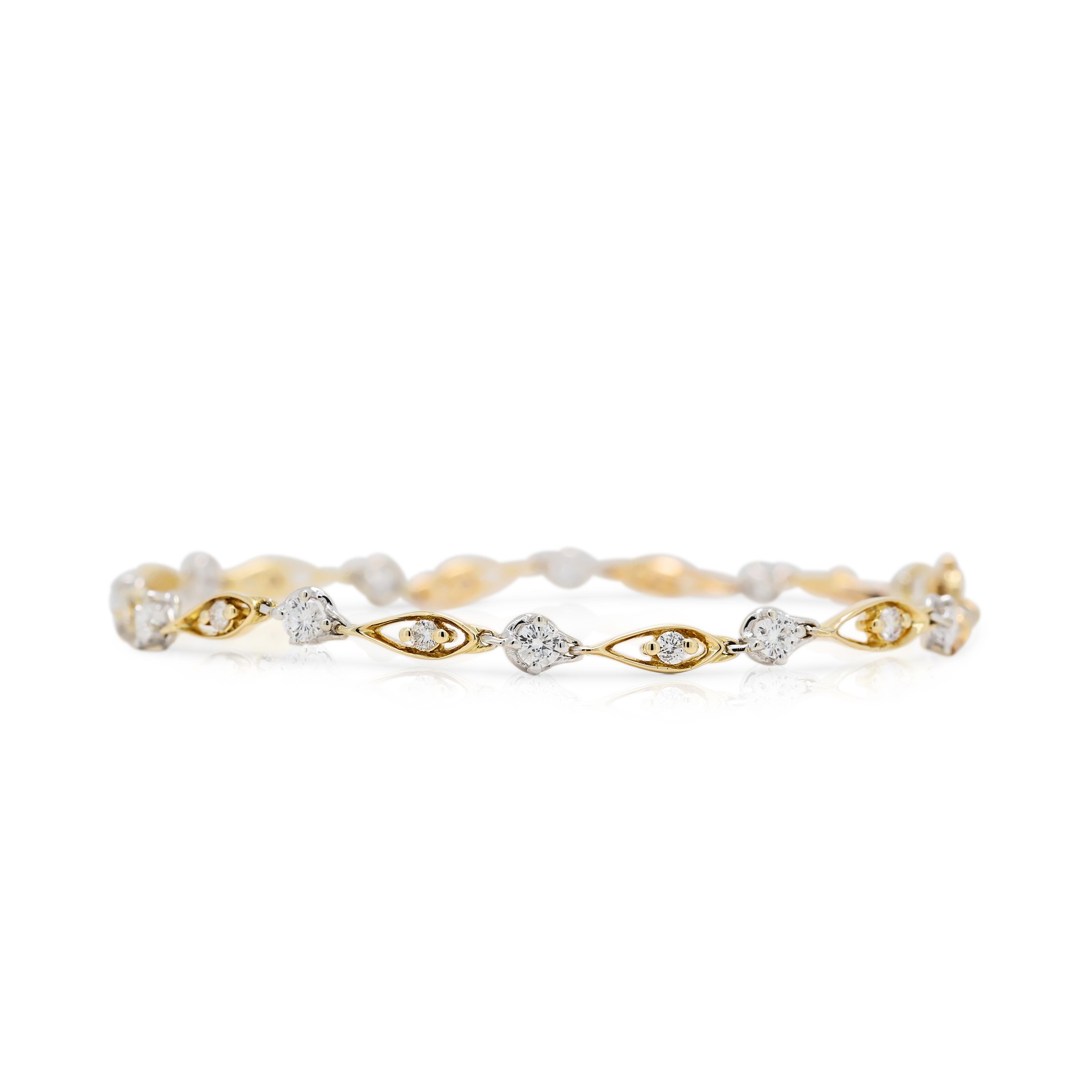 Taglio rotondo Sofisticato bracciale con diamanti naturali da 0,68 carati in oro 18 carati bicolore in vendita