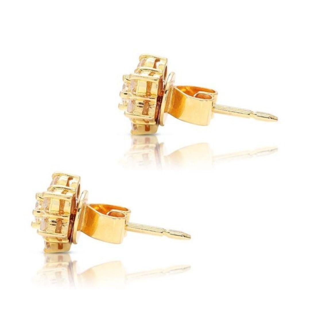 Women's Sophisticated 0.70ct Flower-shaped Diamond Stud Earrings in 20K Yellow Gold For Sale