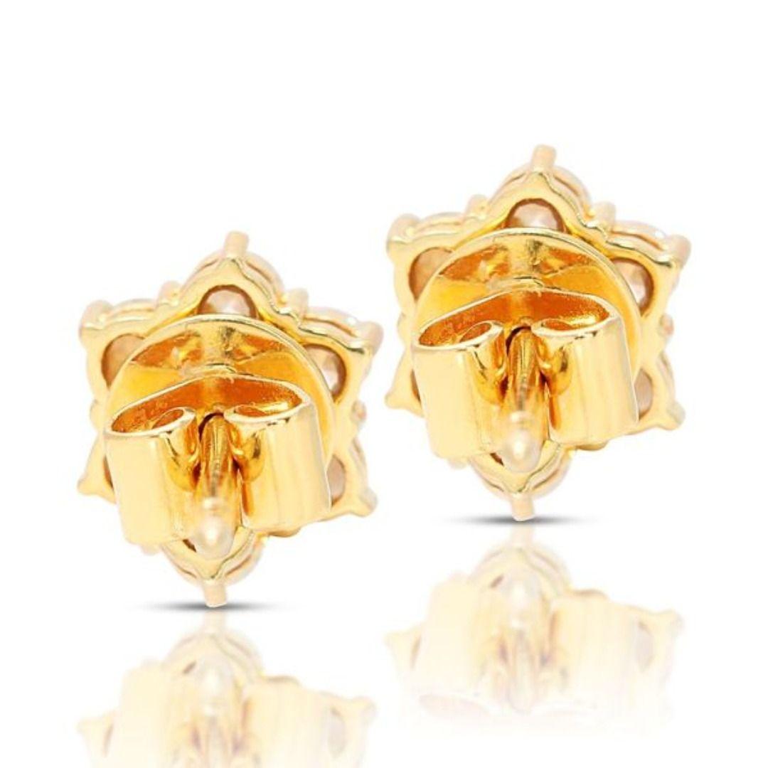 Sophisticated 0.70ct Flower-shaped Diamond Stud Earrings in 20K Yellow Gold For Sale 2