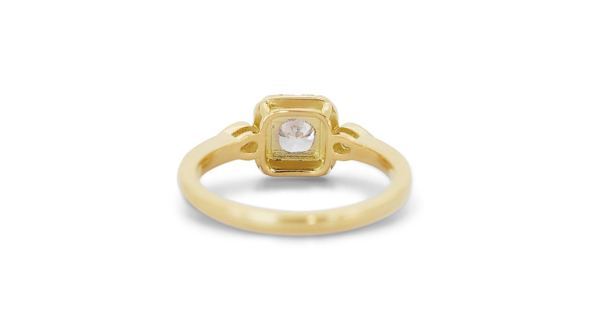 Sophisticated 0.96ct Diamonds Halo Ring in 18k Yellow Gold - GIA Certified In New Condition For Sale In רמת גן, IL