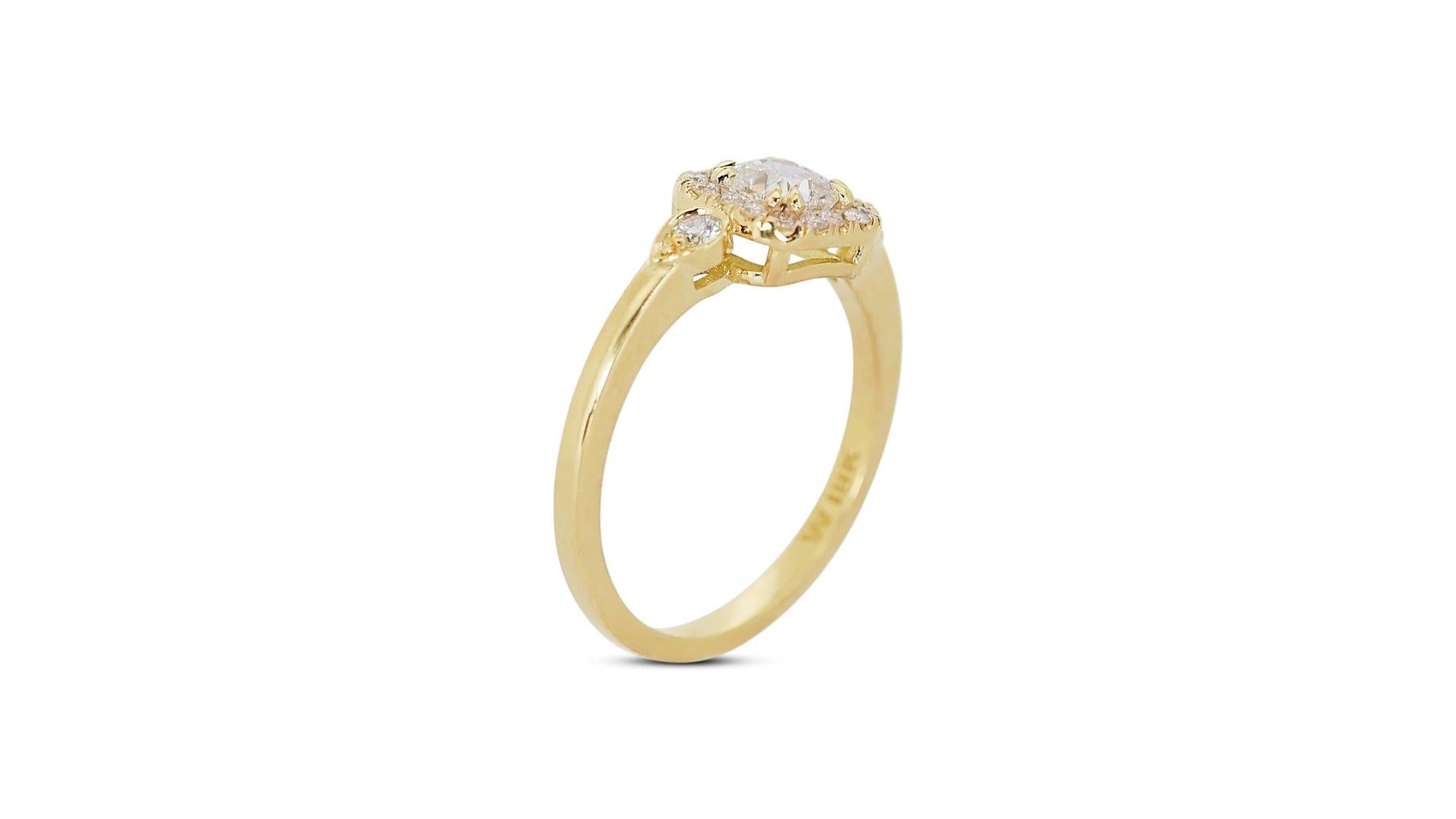 Sophisticated 0.96ct Diamonds Halo Ring in 18k Yellow Gold - GIA Certified For Sale 2